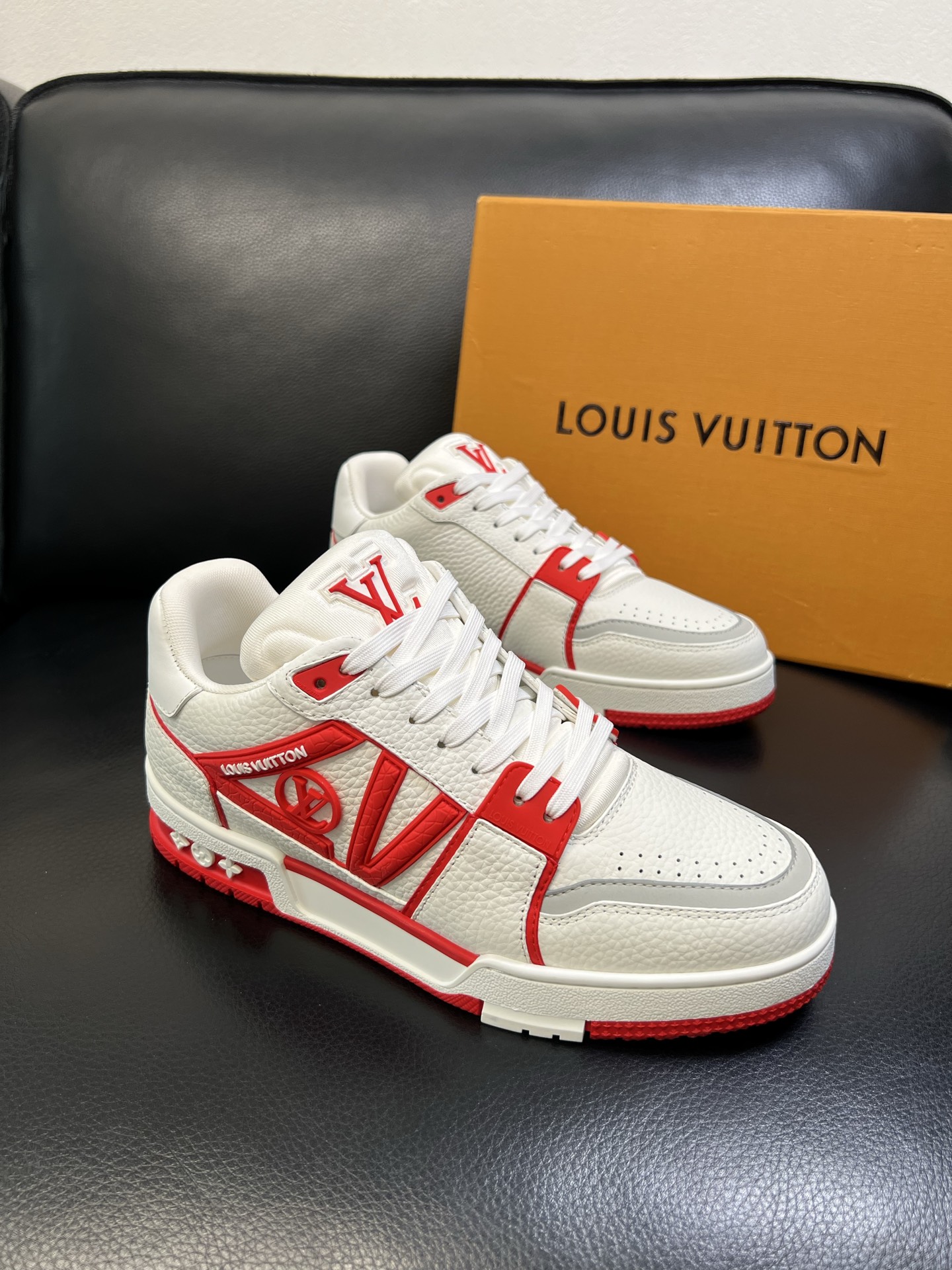 Lv 顶级代购 路易威登，运动板鞋专柜同步，鞋面意大利进口，高品质拼接缤纷色彩复杂工艺品，进口网布里垫柔