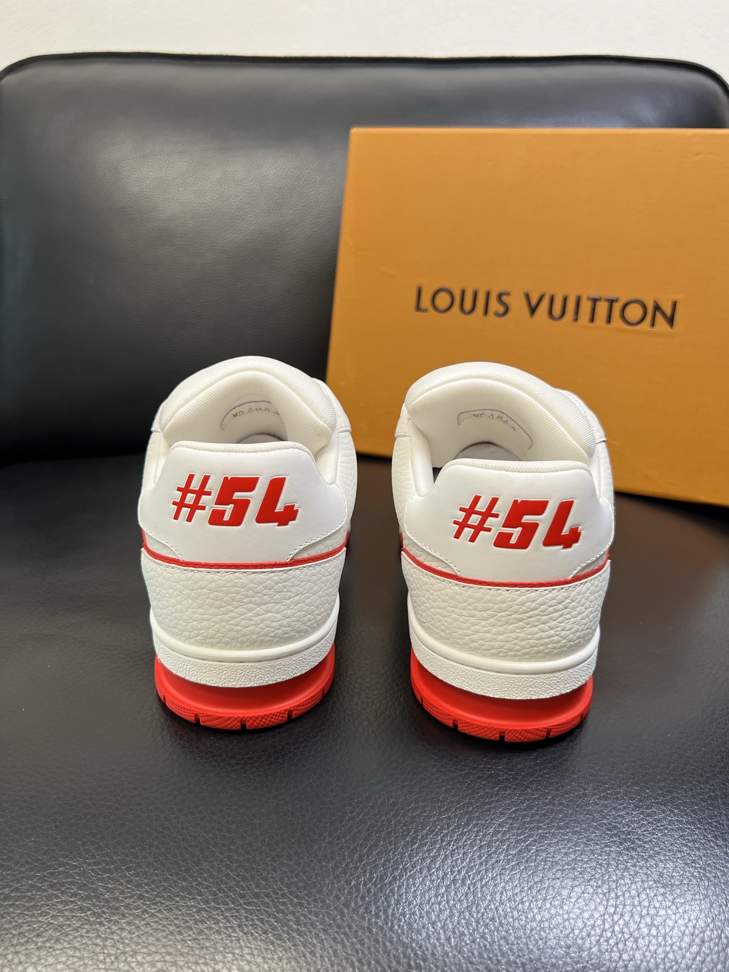 Lv 顶级代购 路易威登，运动板鞋专柜同步，鞋面意大利进口，高品质拼接缤纷色彩复杂工艺品，进口网布里垫柔
