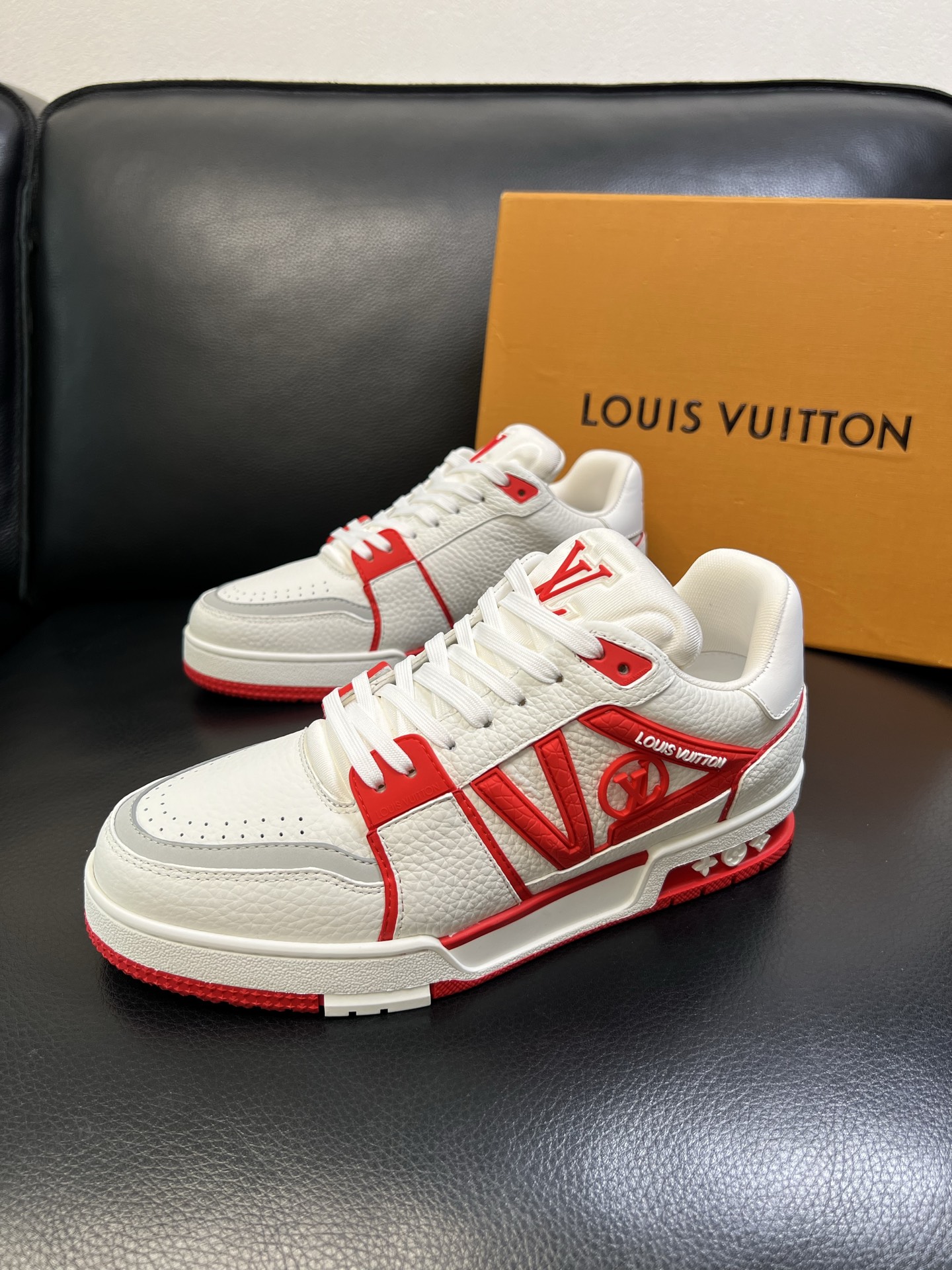 Lv 顶级代购 路易威登，运动板鞋专柜同步，鞋面意大利进口，高品质拼接缤纷色彩复杂工艺品，进口网布里垫柔