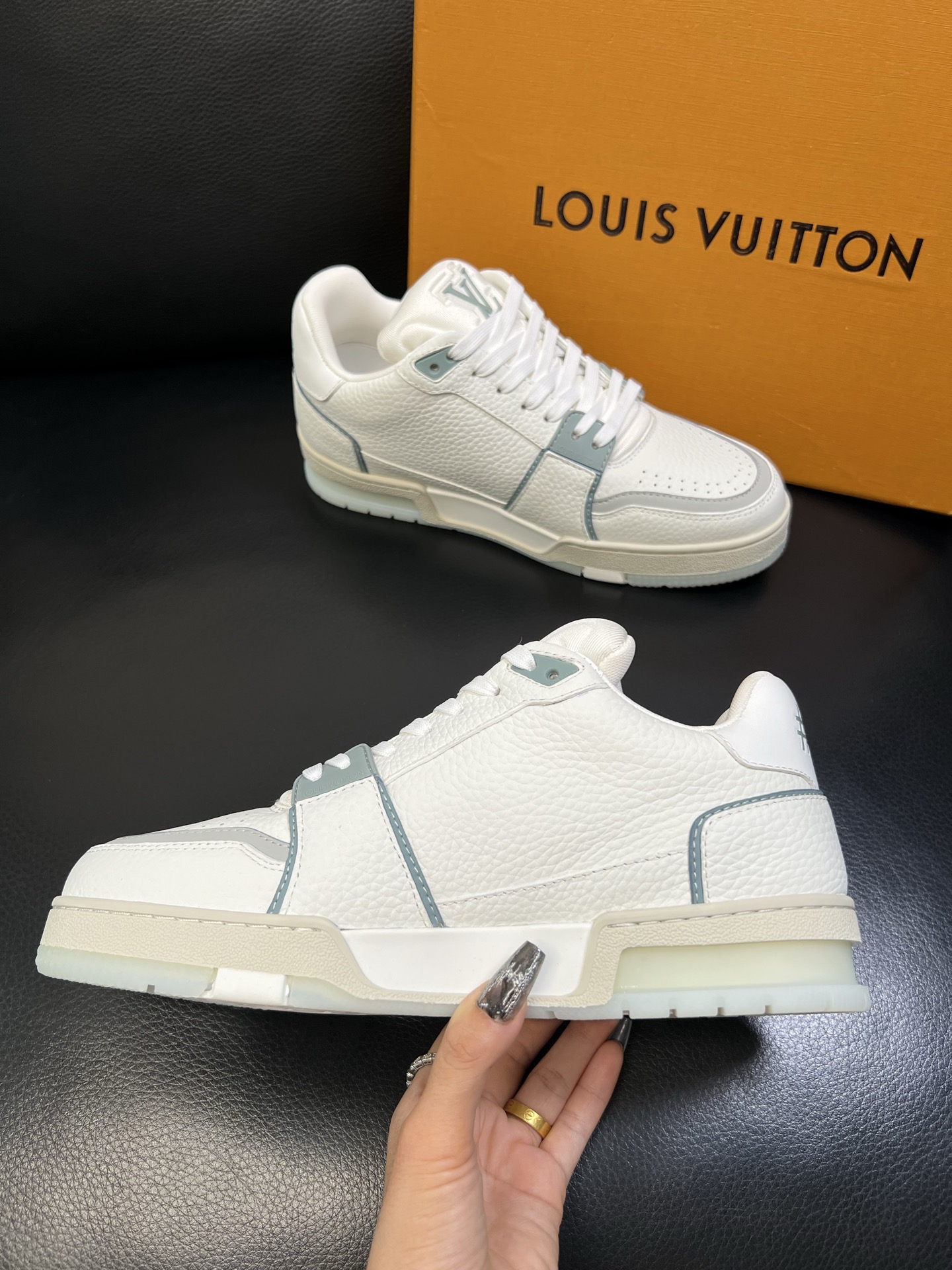 Lv 顶级代购 路易威登，运动板鞋专柜同步，鞋面意大利进口，高品质拼接缤纷色彩复杂工艺品，进口网布里垫柔