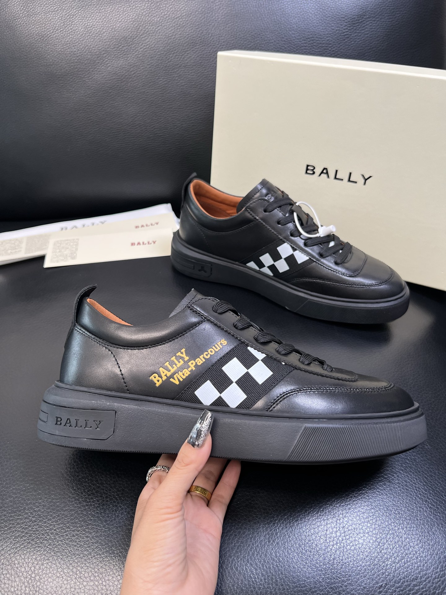 BALLY 高品质 顶级工艺品 巴利 经典配色专柜同步，鞋面意大利进口牛皮面料，进口水染牛皮里垫 ，鞋底