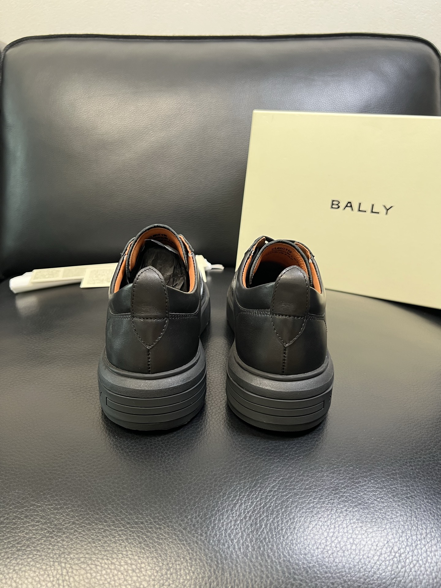 BALLY 高品质 顶级工艺品 巴利 经典配色专柜同步，鞋面意大利进口牛皮面料，进口水染牛皮里垫 ，鞋底