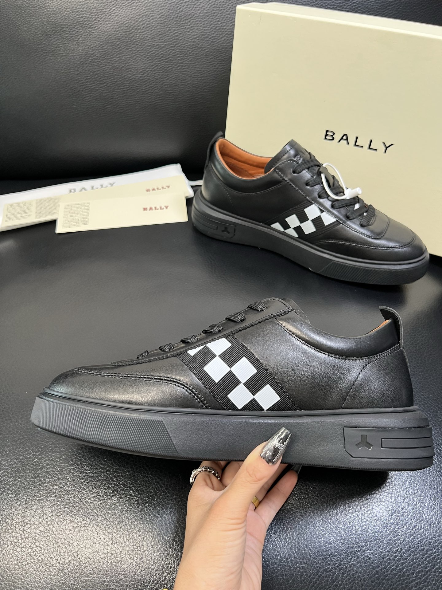 BALLY 高品质 顶级工艺品 巴利 经典配色专柜同步，鞋面意大利进口牛皮面料，进口水染牛皮里垫 ，鞋底