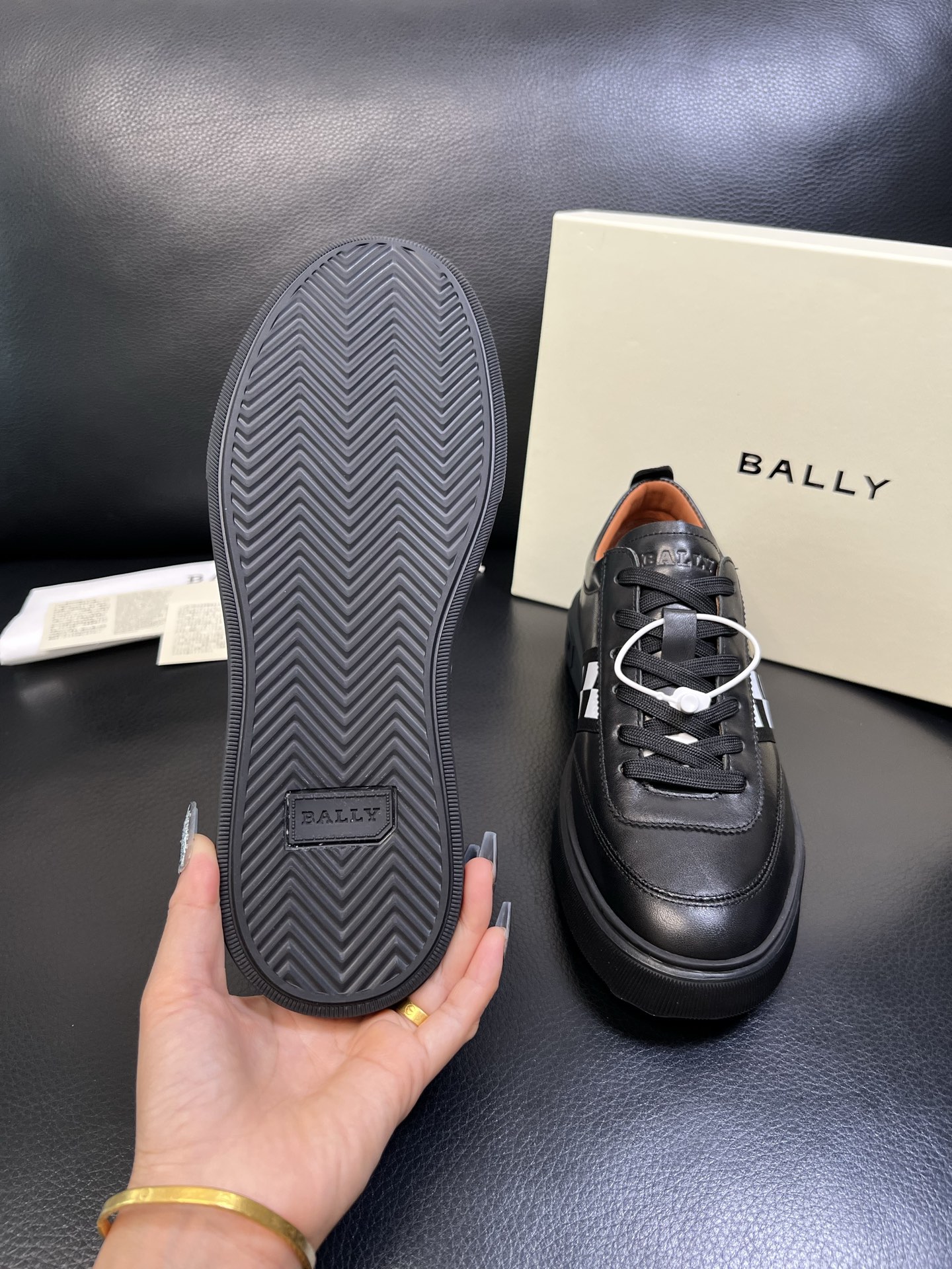 BALLY 高品质 顶级工艺品 巴利 经典配色专柜同步，鞋面意大利进口牛皮面料，进口水染牛皮里垫 ，鞋底
