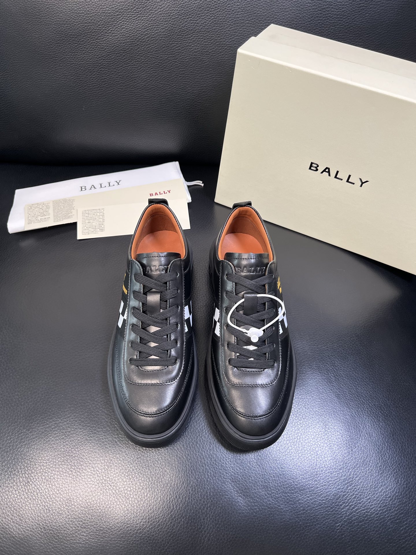 BALLY 高品质 顶级工艺品 巴利 经典配色专柜同步，鞋面意大利进口牛皮面料，进口水染牛皮里垫 ，鞋底