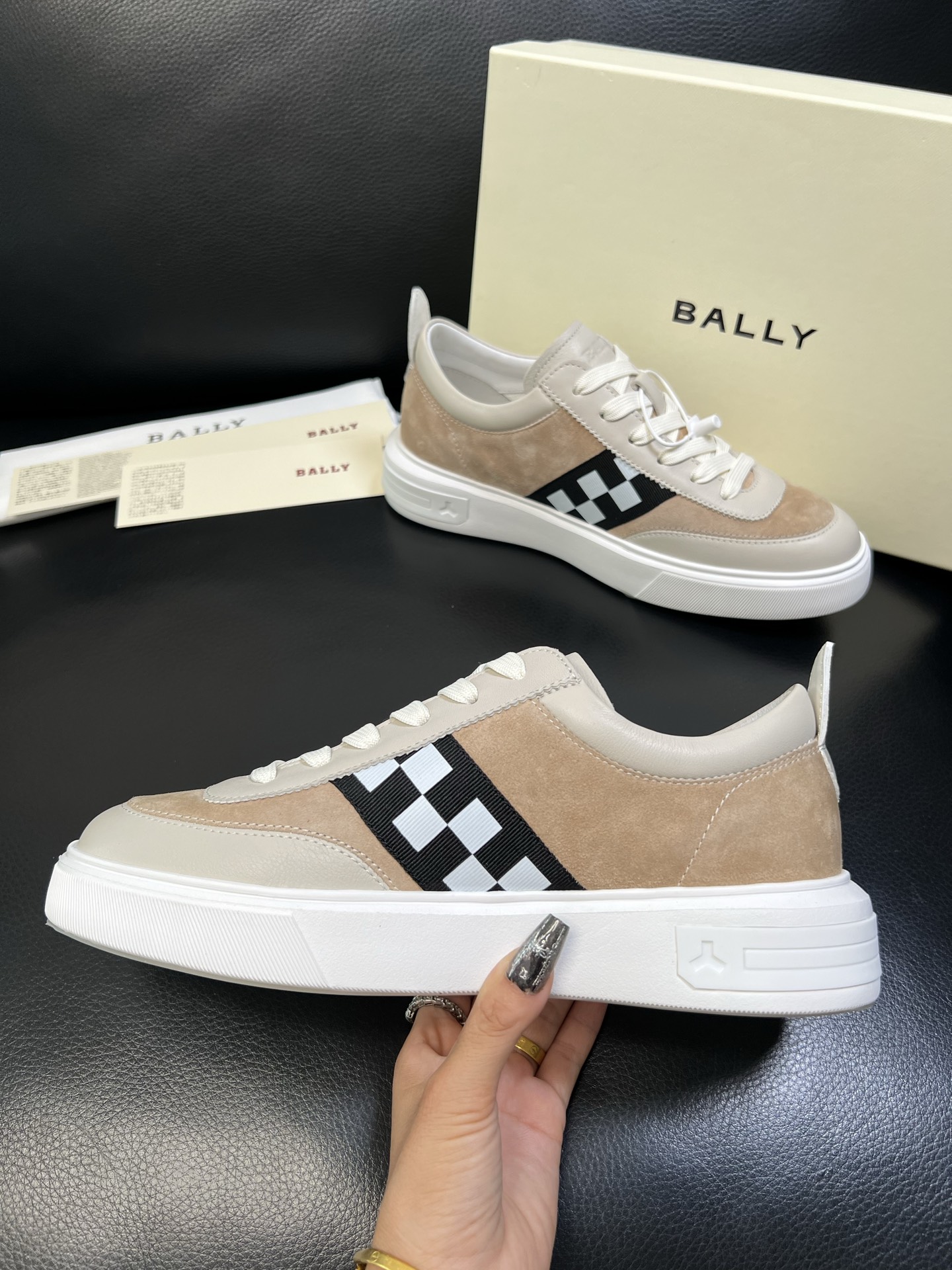 BALLY 高品质 顶级工艺品 巴利 经典配色专柜同步，鞋面意大利进口牛皮面料，进口水染牛皮里垫 ，鞋底