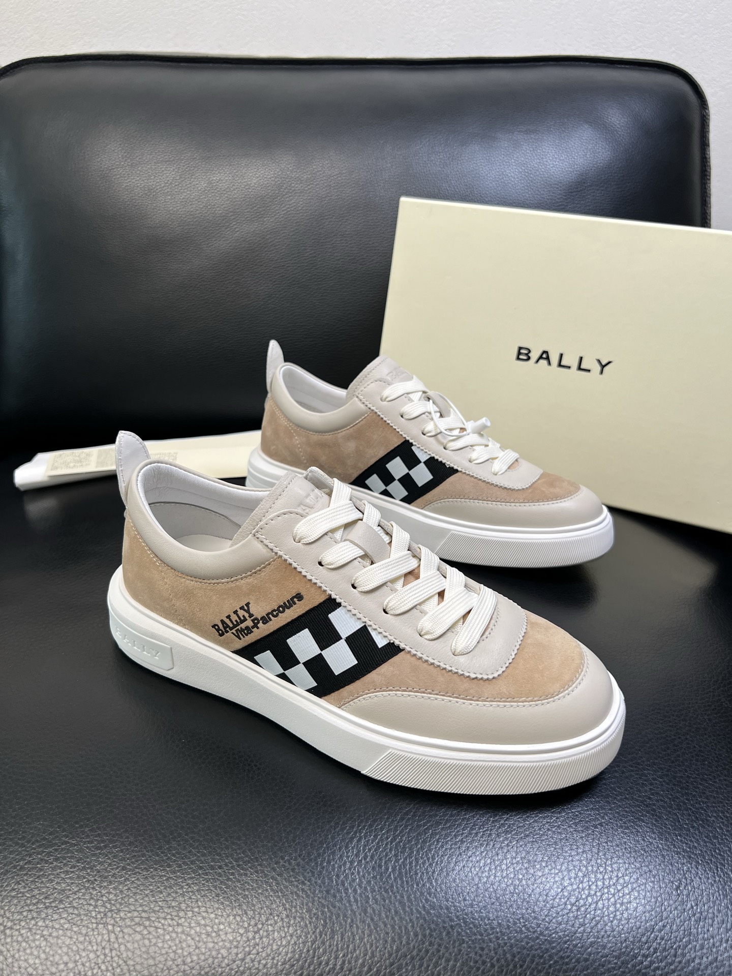 BALLY 高品质 顶级工艺品 巴利 经典配色专柜同步，鞋面意大利进口牛皮面料，进口水染牛皮里垫 ，鞋底