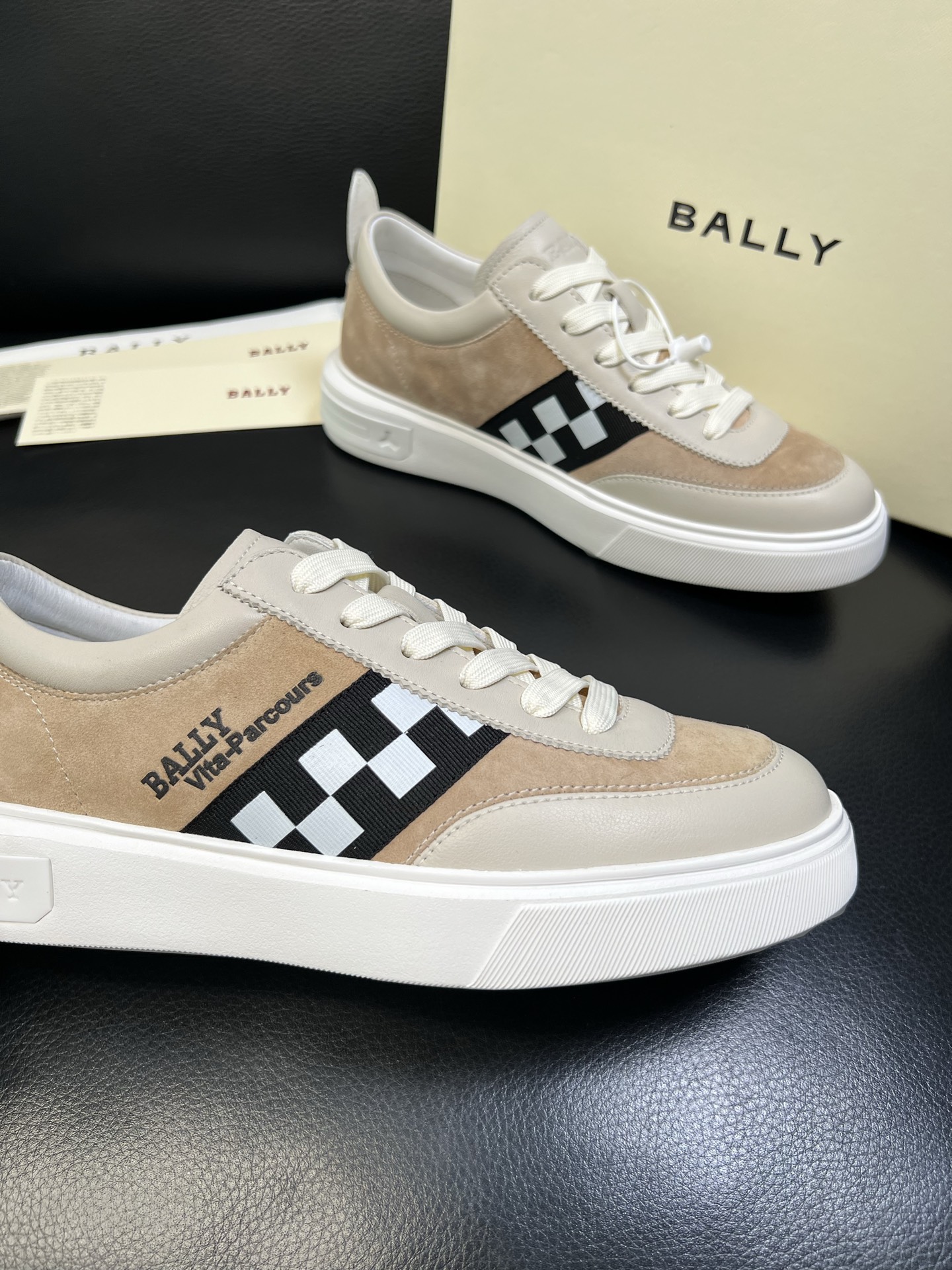 BALLY 高品质 顶级工艺品 巴利 经典配色专柜同步，鞋面意大利进口牛皮面料，进口水染牛皮里垫 ，鞋底
