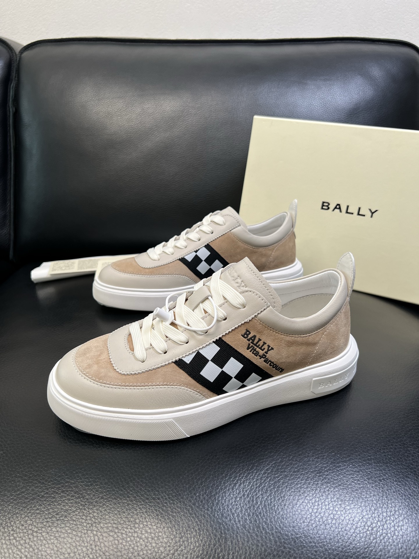 BALLY 高品质 顶级工艺品 巴利 经典配色专柜同步，鞋面意大利进口牛皮面料，进口水染牛皮里垫 ，鞋底