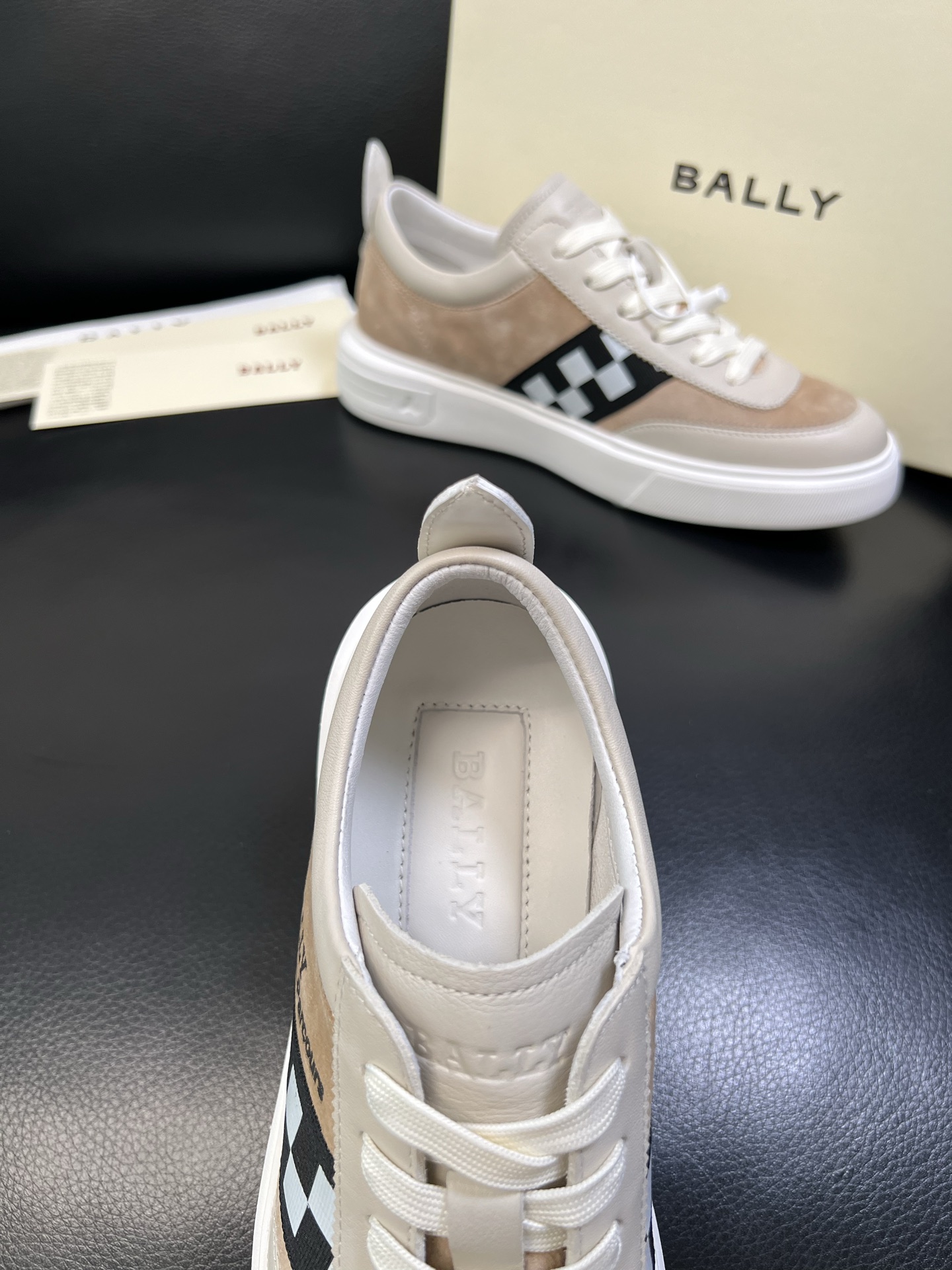 BALLY 高品质 顶级工艺品 巴利 经典配色专柜同步，鞋面意大利进口牛皮面料，进口水染牛皮里垫 ，鞋底