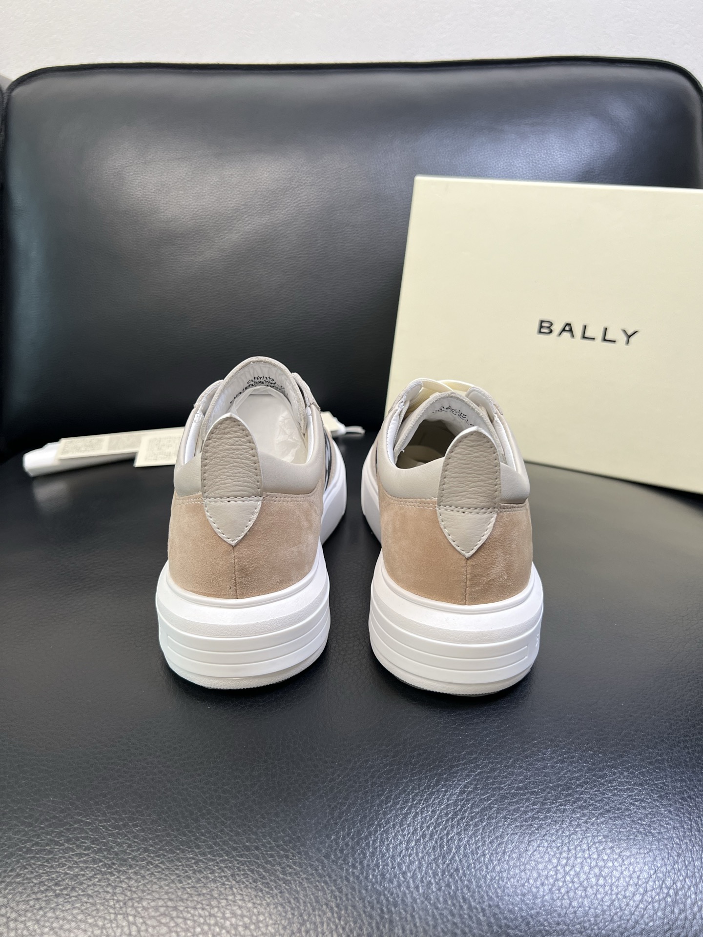 BALLY 高品质 顶级工艺品 巴利 经典配色专柜同步，鞋面意大利进口牛皮面料，进口水染牛皮里垫 ，鞋底