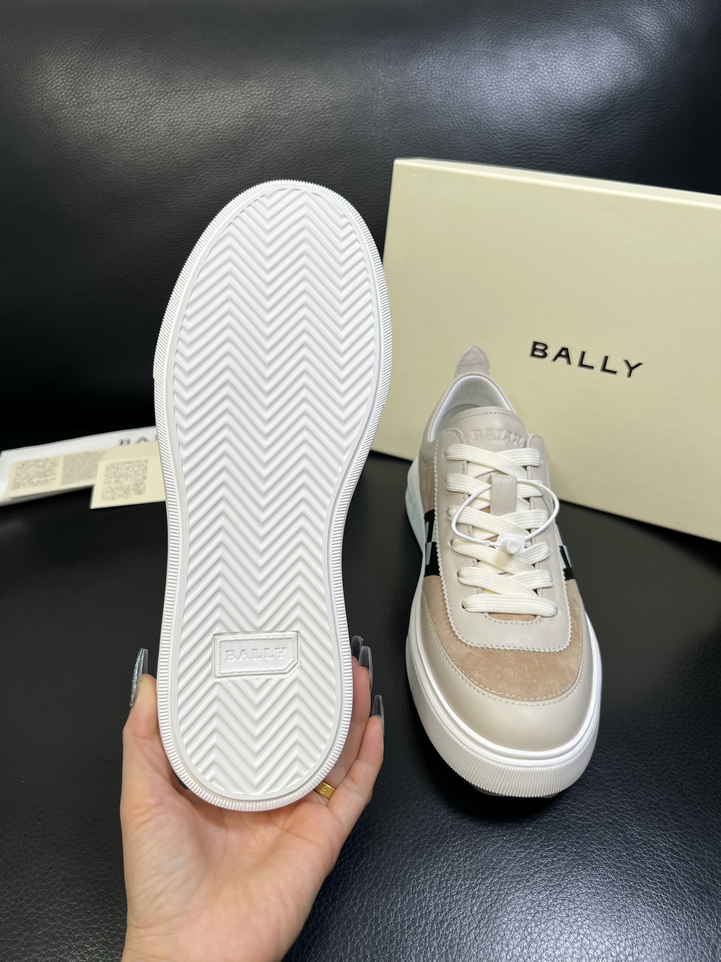 BALLY 高品质 顶级工艺品 巴利 经典配色专柜同步，鞋面意大利进口牛皮面料，进口水染牛皮里垫 ，鞋底