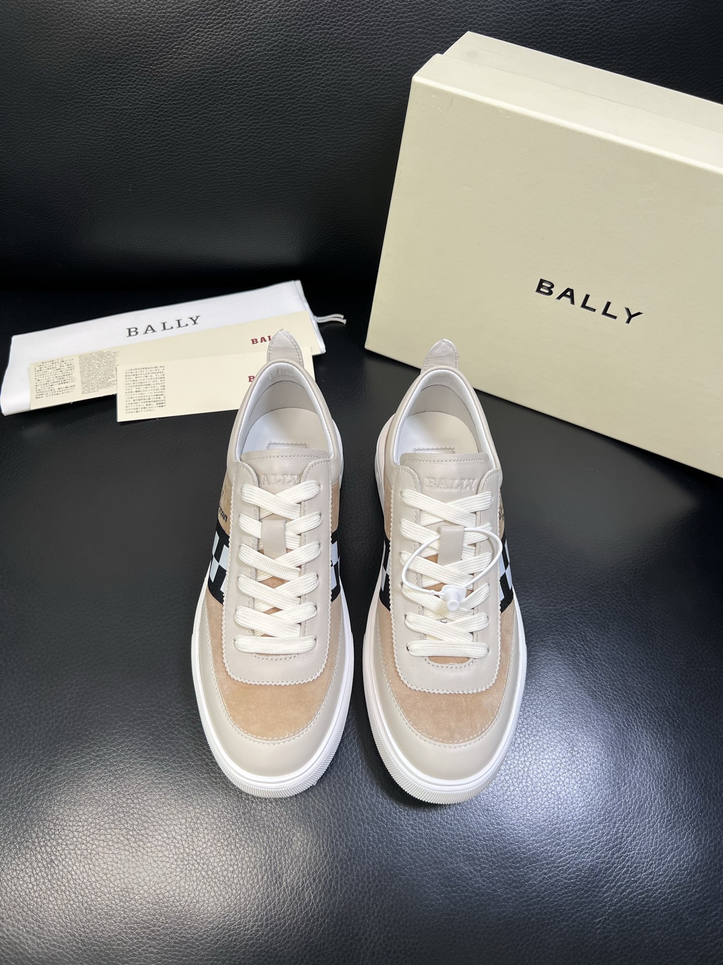 BALLY 高品质 顶级工艺品 巴利 经典配色专柜同步，鞋面意大利进口牛皮面料，进口水染牛皮里垫 ，鞋底