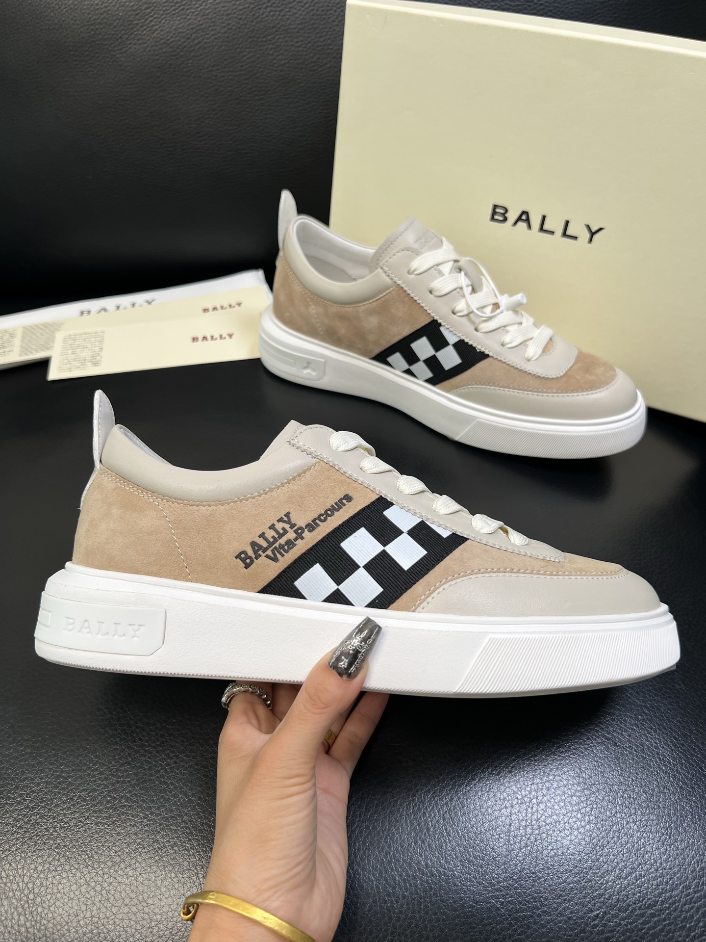 BALLY 高品质 顶级工艺品 巴利 经典配色专柜同步，鞋面意大利进口牛皮面料，进口水染牛皮里垫 ，鞋底