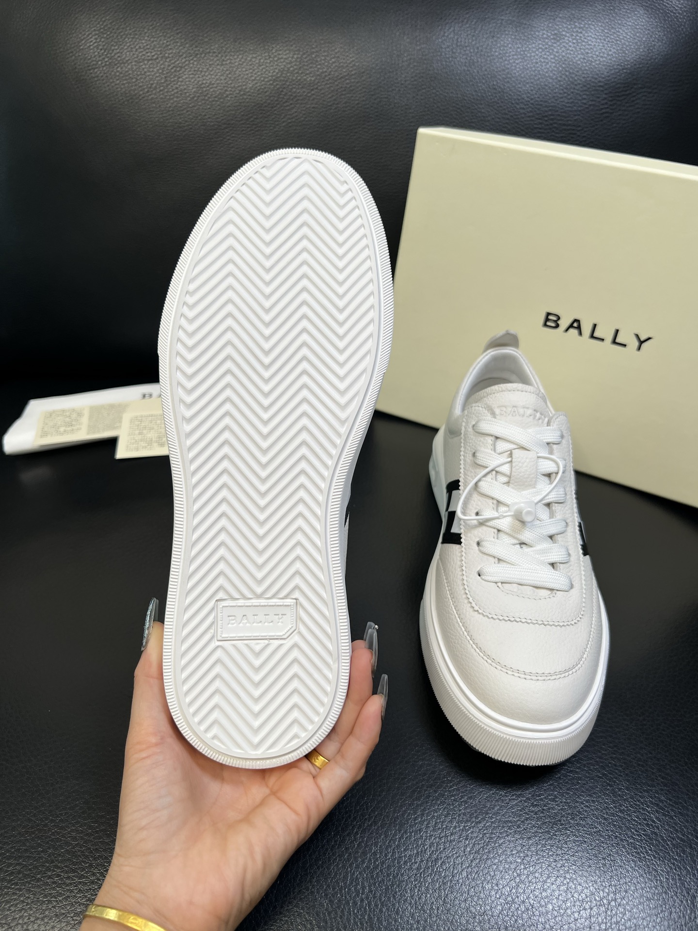 BALLY 高品质 顶级工艺品 巴利 经典配色专柜同步，鞋面意大利进口牛皮面料，进口水染牛皮里垫 ，鞋底