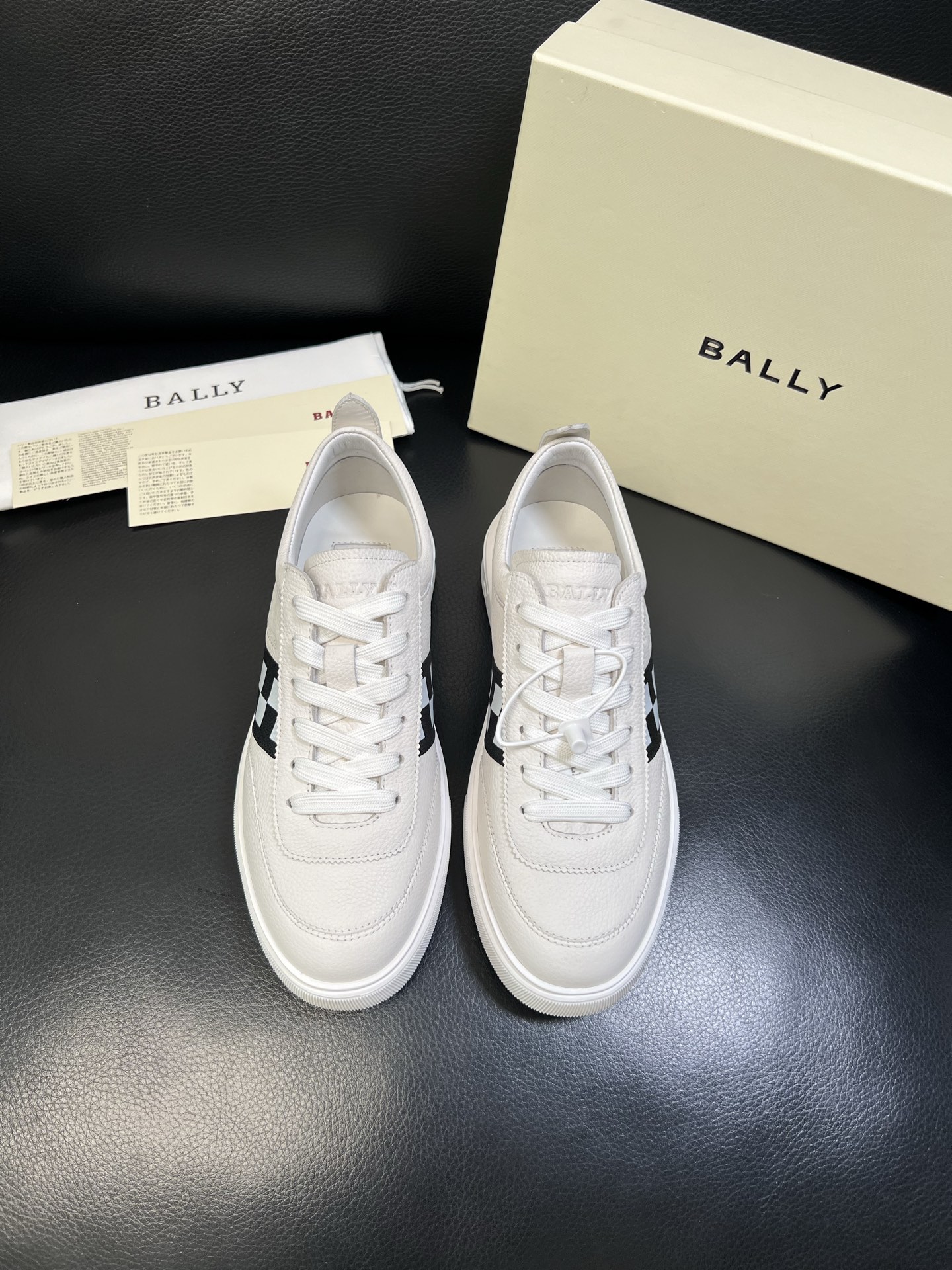 BALLY 高品质 顶级工艺品 巴利 经典配色专柜同步，鞋面意大利进口牛皮面料，进口水染牛皮里垫 ，鞋底
