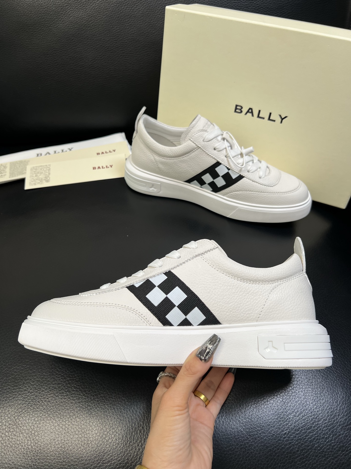 BALLY 高品质 顶级工艺品 巴利 经典配色专柜同步，鞋面意大利进口牛皮面料，进口水染牛皮里垫 ，鞋底