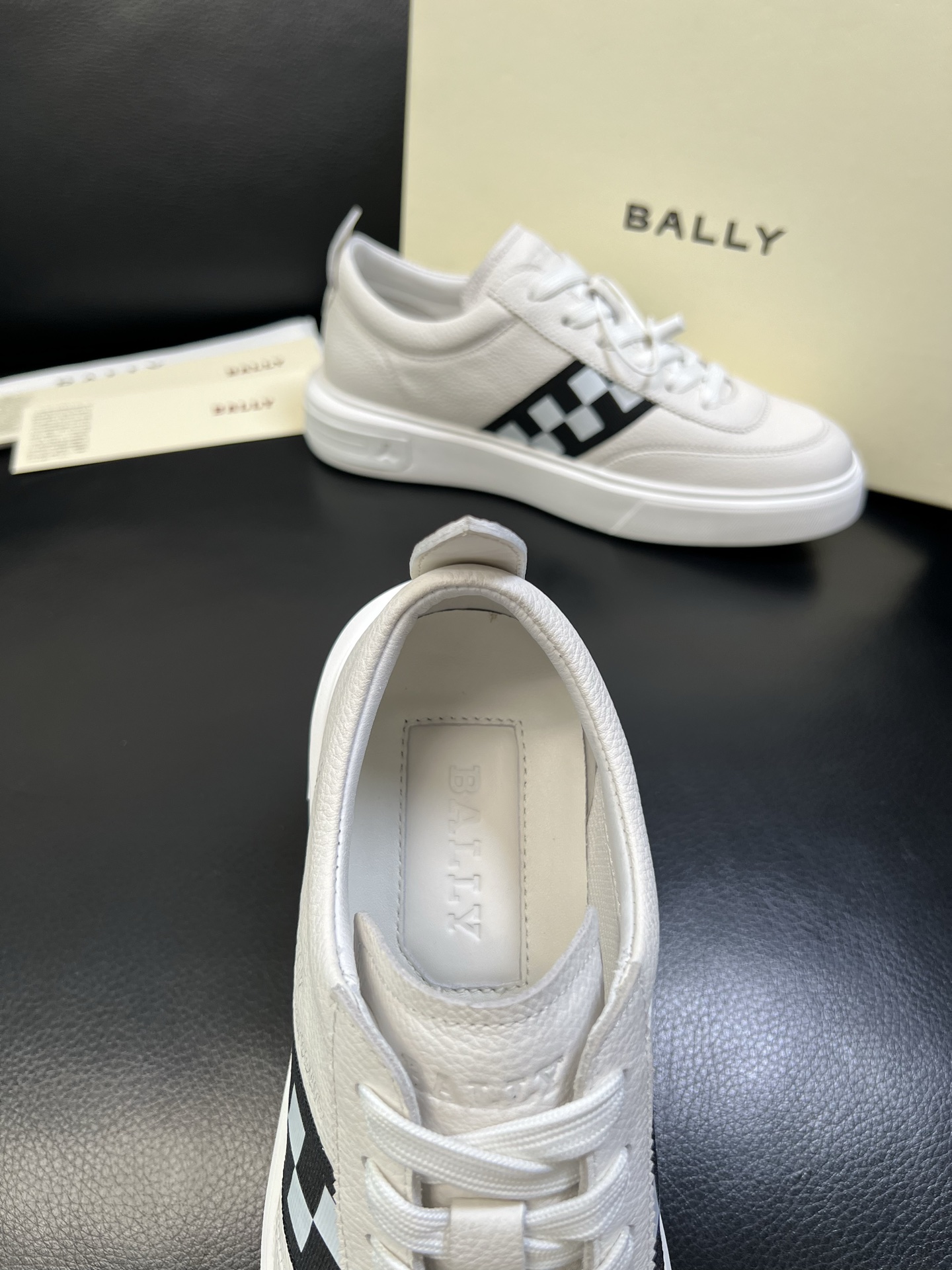 BALLY 高品质 顶级工艺品 巴利 经典配色专柜同步，鞋面意大利进口牛皮面料，进口水染牛皮里垫 ，鞋底