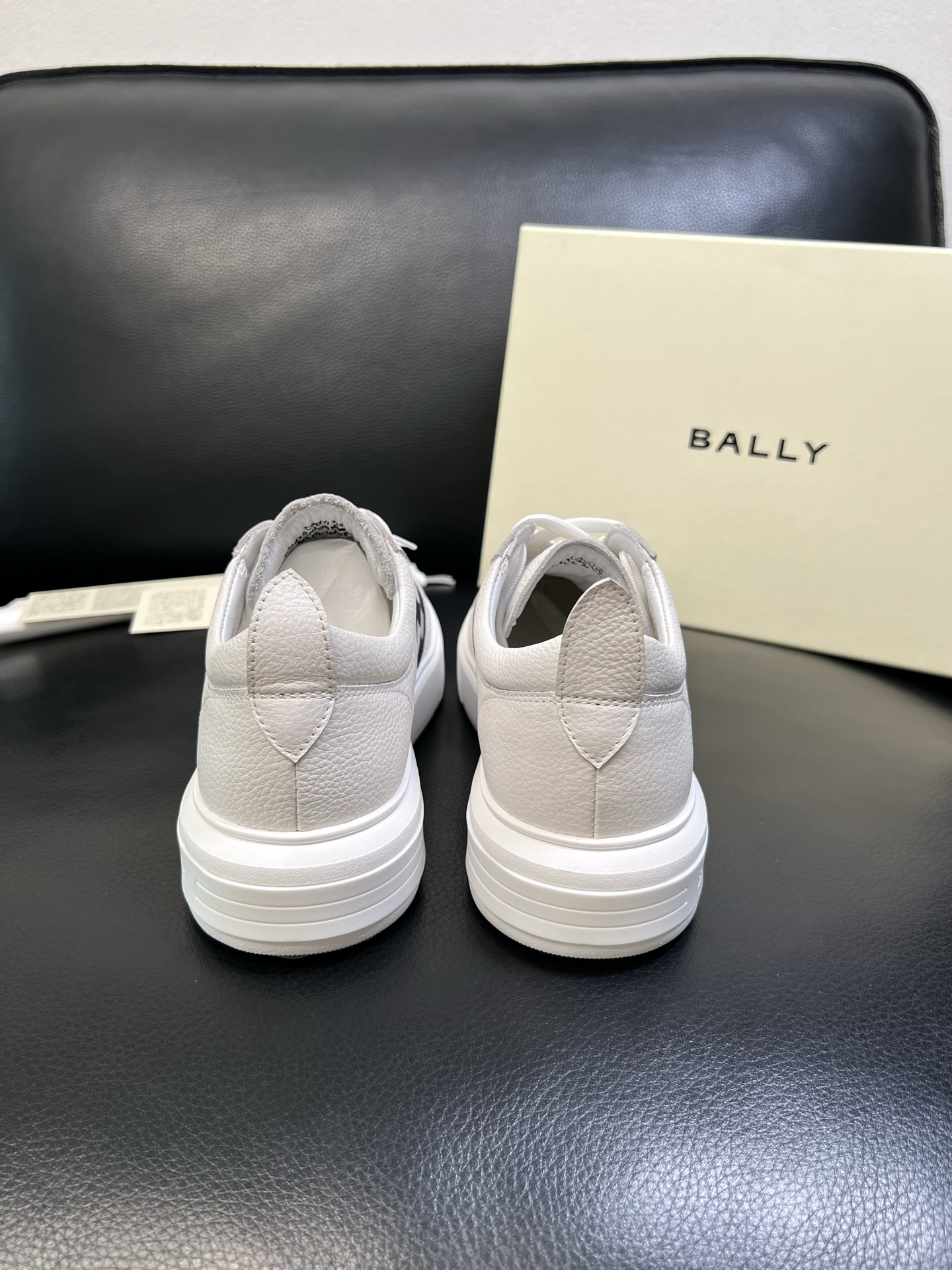 BALLY 高品质 顶级工艺品 巴利 经典配色专柜同步，鞋面意大利进口牛皮面料，进口水染牛皮里垫 ，鞋底