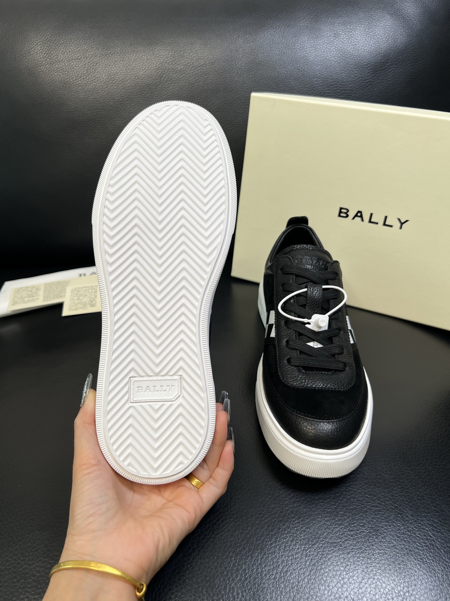 BALLY 高品质 顶级工艺品 巴利 经典配色专柜同步，鞋面意大利进口牛皮面料，进口水染牛皮里垫 ，鞋底