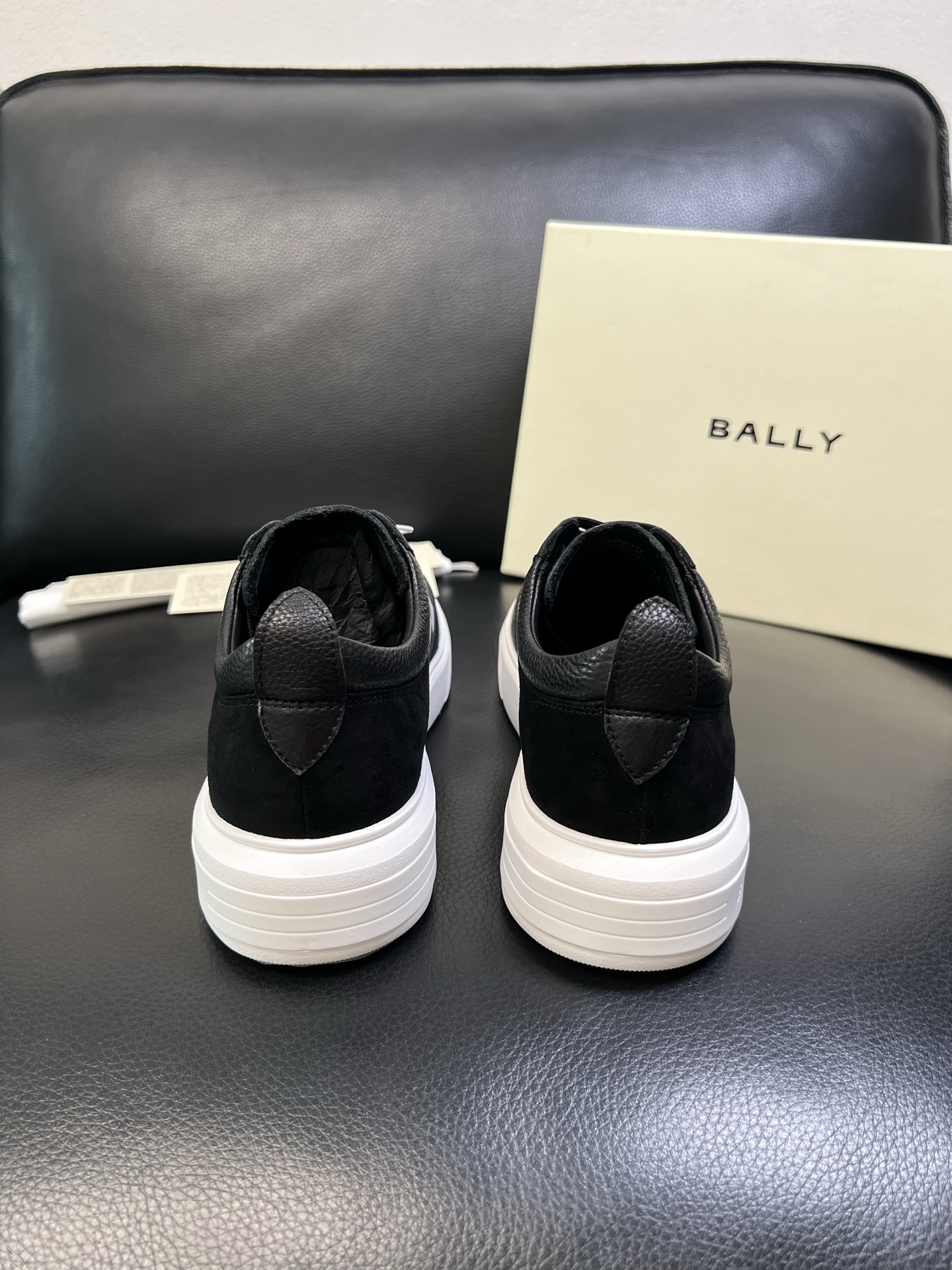 BALLY 高品质 顶级工艺品 巴利 经典配色专柜同步，鞋面意大利进口牛皮面料，进口水染牛皮里垫 ，鞋底