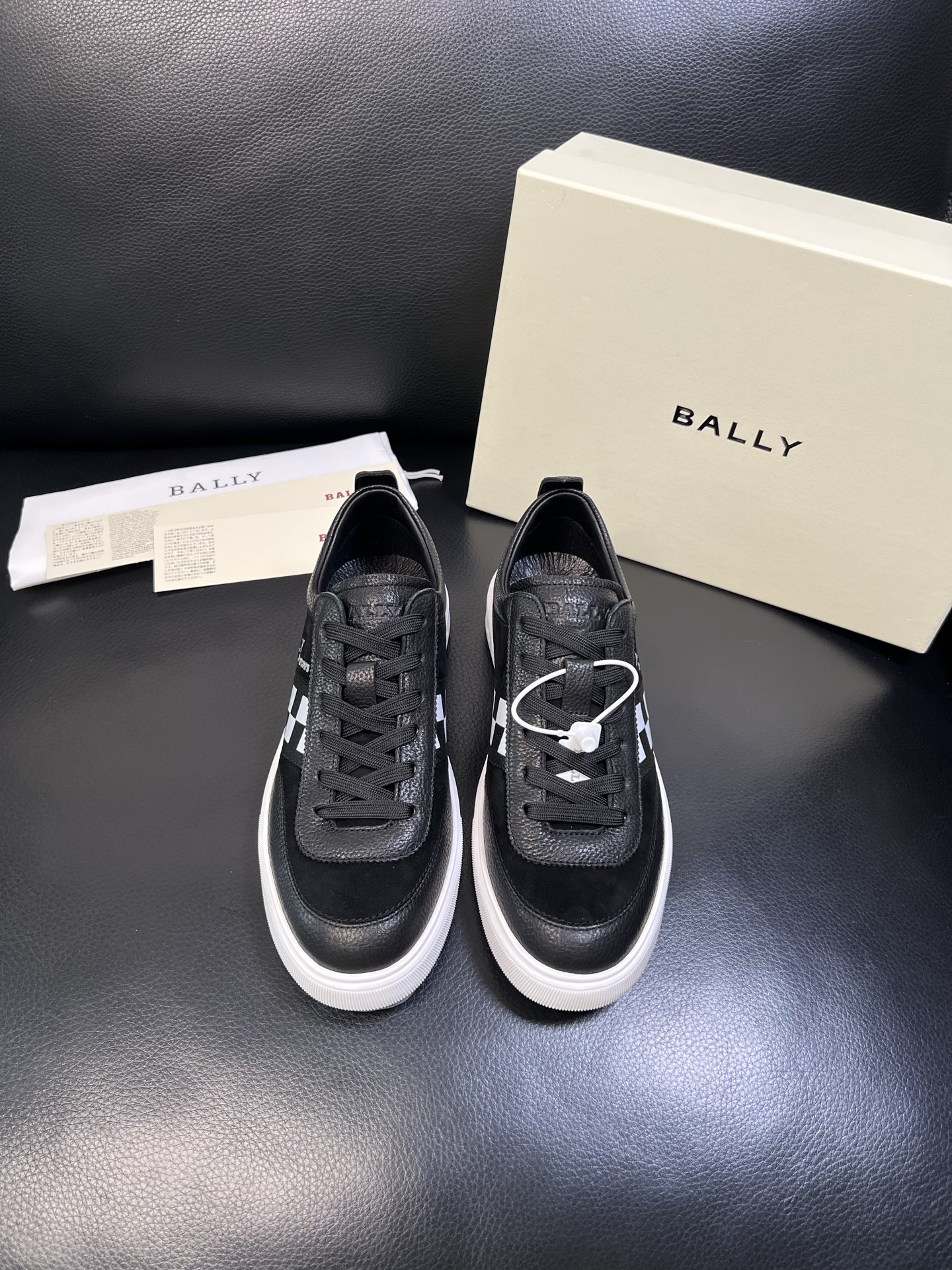 BALLY 高品质 顶级工艺品 巴利 经典配色专柜同步，鞋面意大利进口牛皮面料，进口水染牛皮里垫 ，鞋底