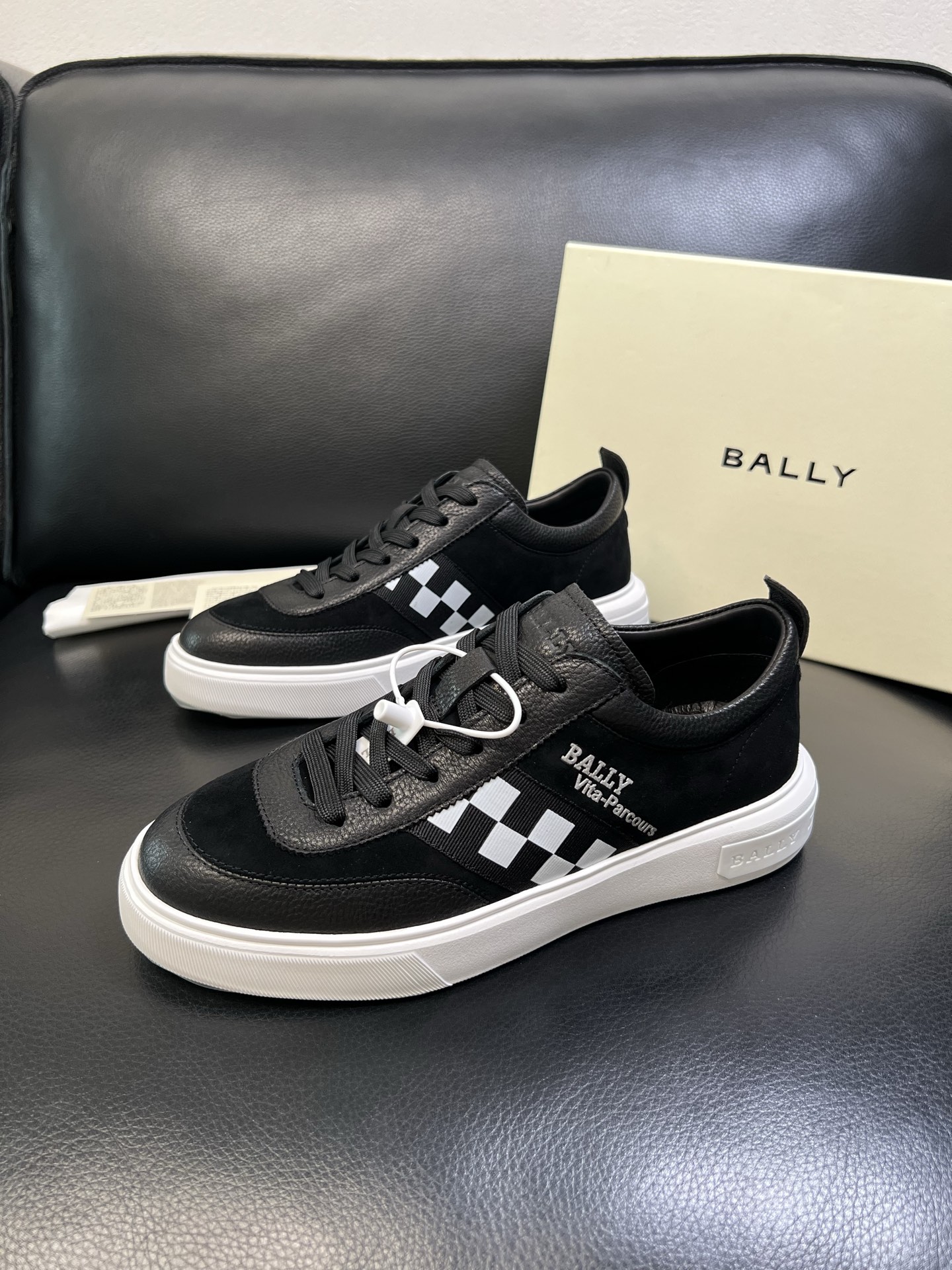 BALLY 高品质 顶级工艺品 巴利 经典配色专柜同步，鞋面意大利进口牛皮面料，进口水染牛皮里垫 ，鞋底