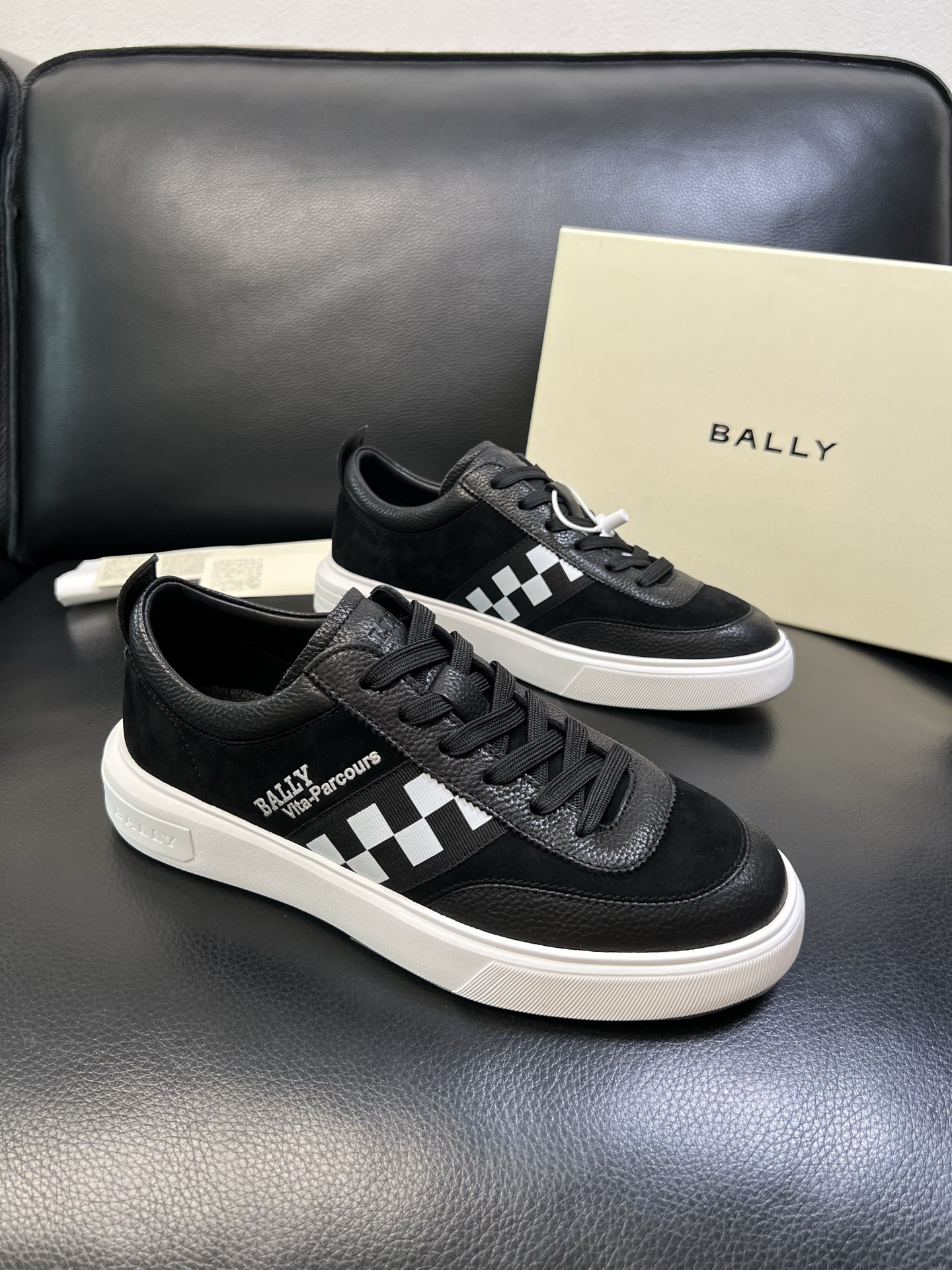 BALLY 高品质 顶级工艺品 巴利 经典配色专柜同步，鞋面意大利进口牛皮面料，进口水染牛皮里垫 ，鞋底