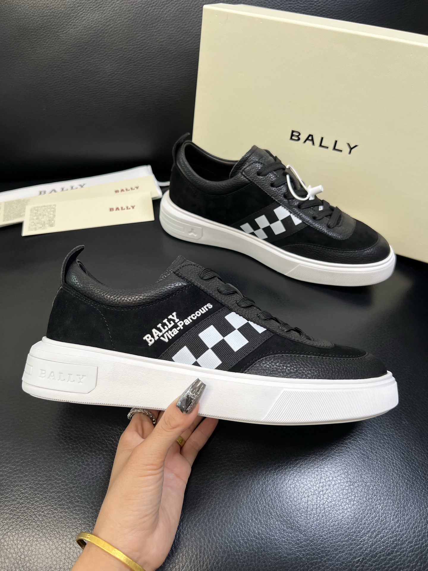 BALLY 高品质 顶级工艺品 巴利 经典配色专柜同步，鞋面意大利进口牛皮面料，进口水染牛皮里垫 ，鞋底