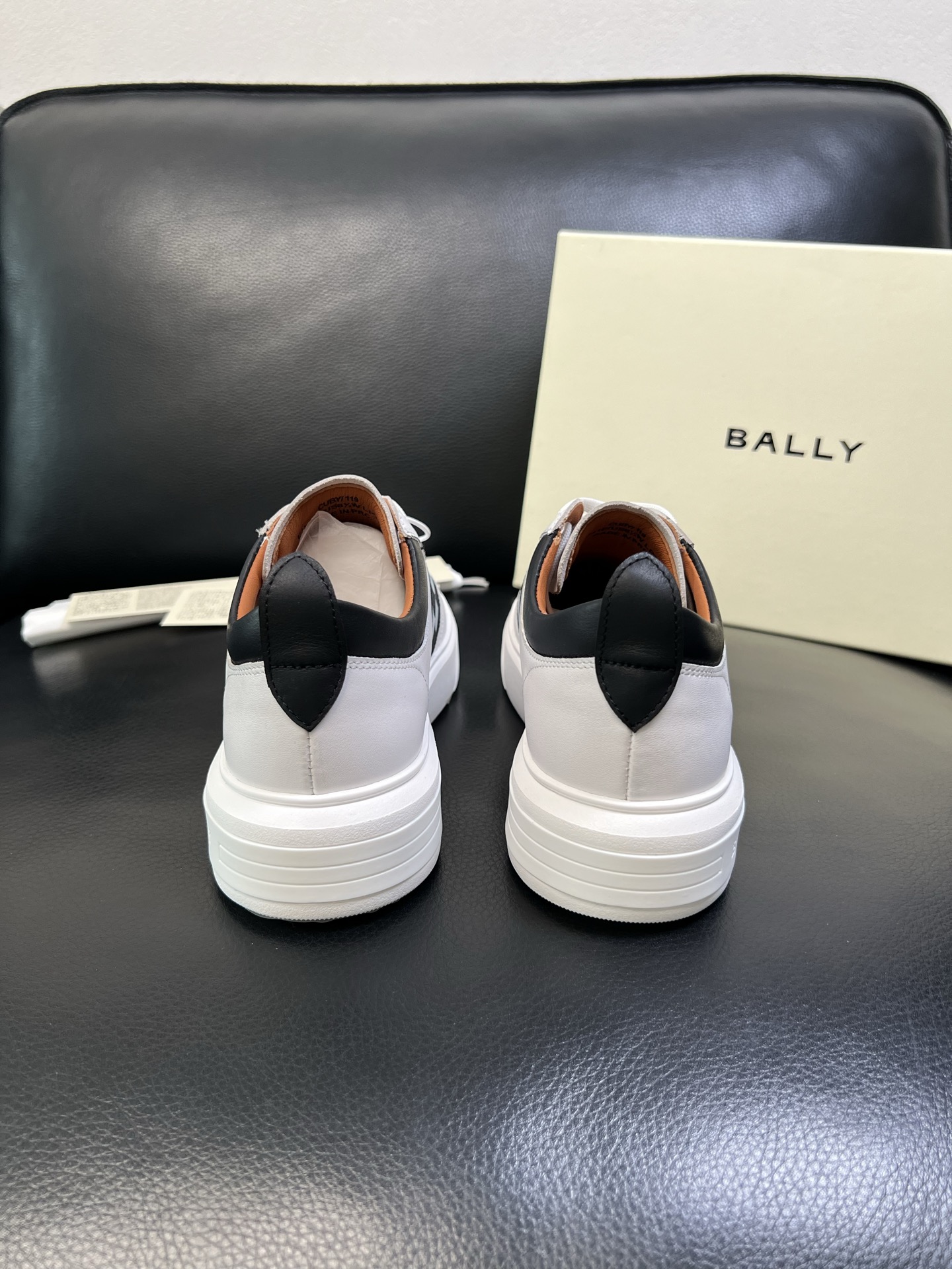 BALLY 高品质 顶级工艺品 巴利 经典配色专柜同步，鞋面意大利进口牛皮面料，进口水染牛皮里垫 ，鞋底