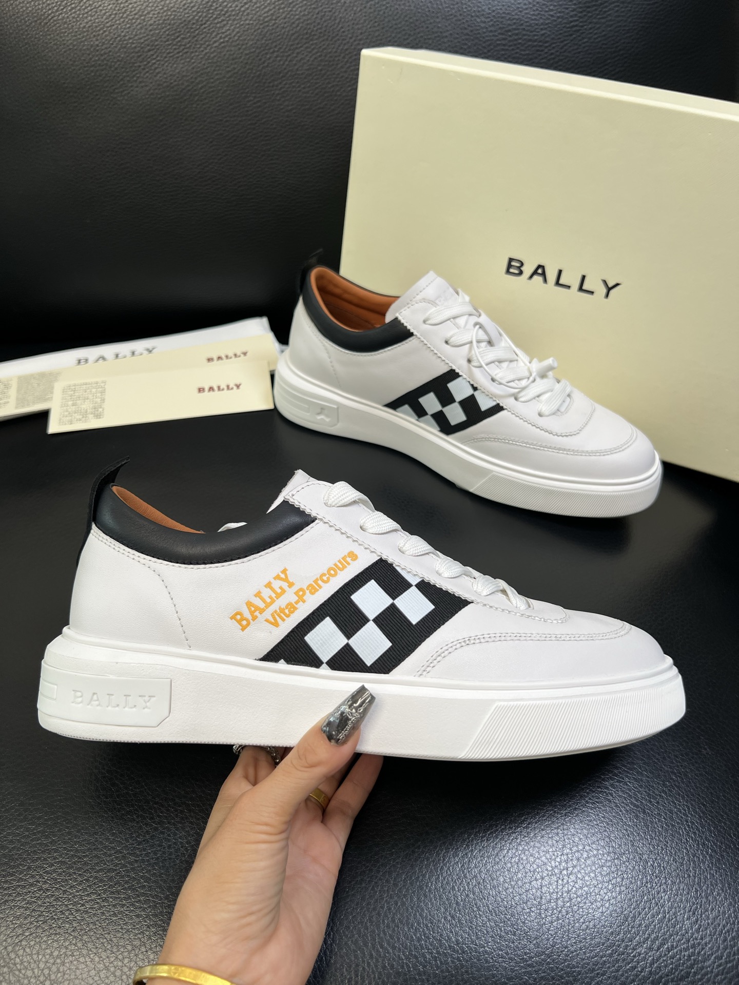 BALLY 高品质 顶级工艺品 巴利 经典配色专柜同步，鞋面意大利进口牛皮面料，进口水染牛皮里垫 ，鞋底