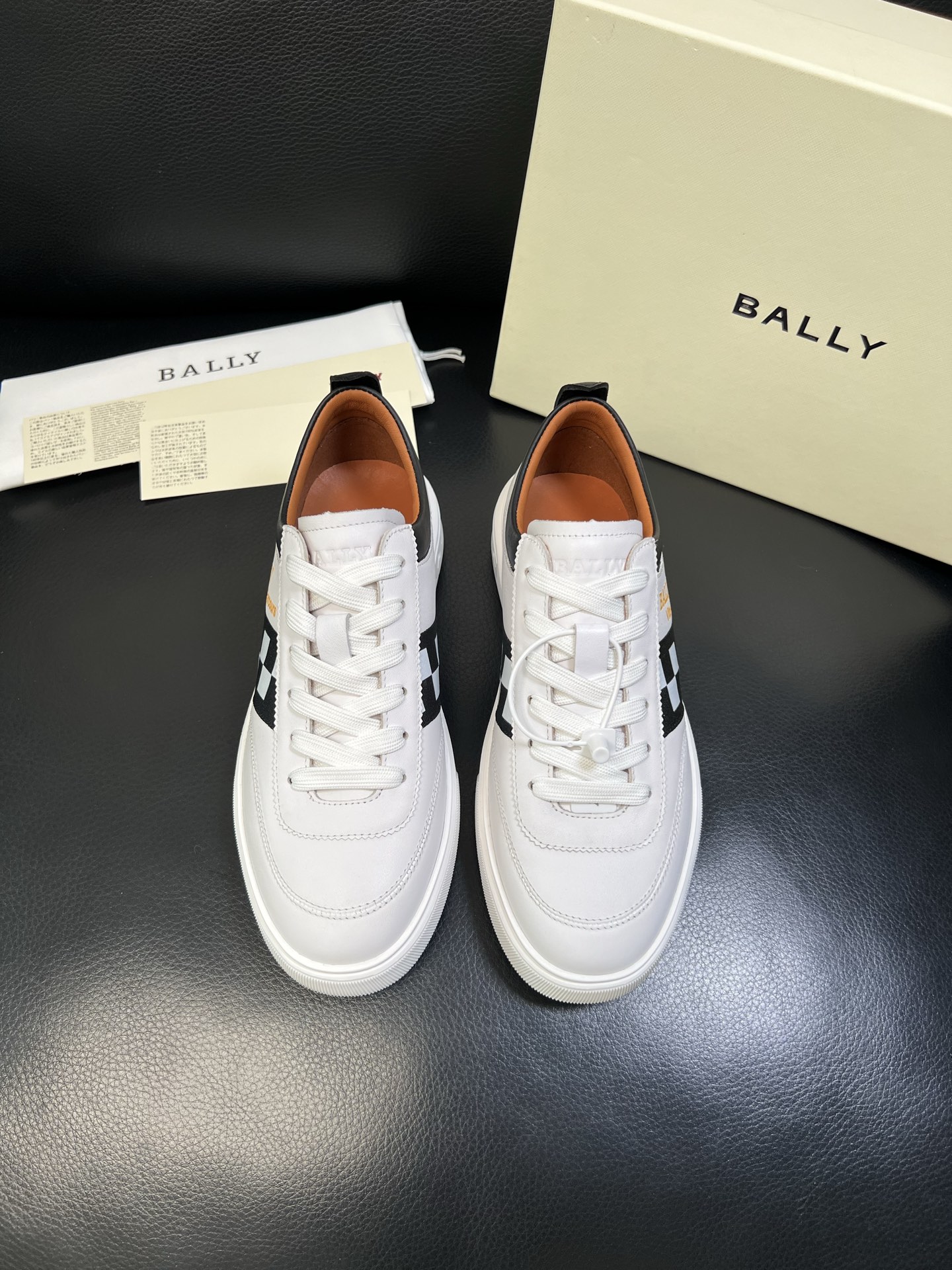 BALLY 高品质 顶级工艺品 巴利 经典配色专柜同步，鞋面意大利进口牛皮面料，进口水染牛皮里垫 ，鞋底
