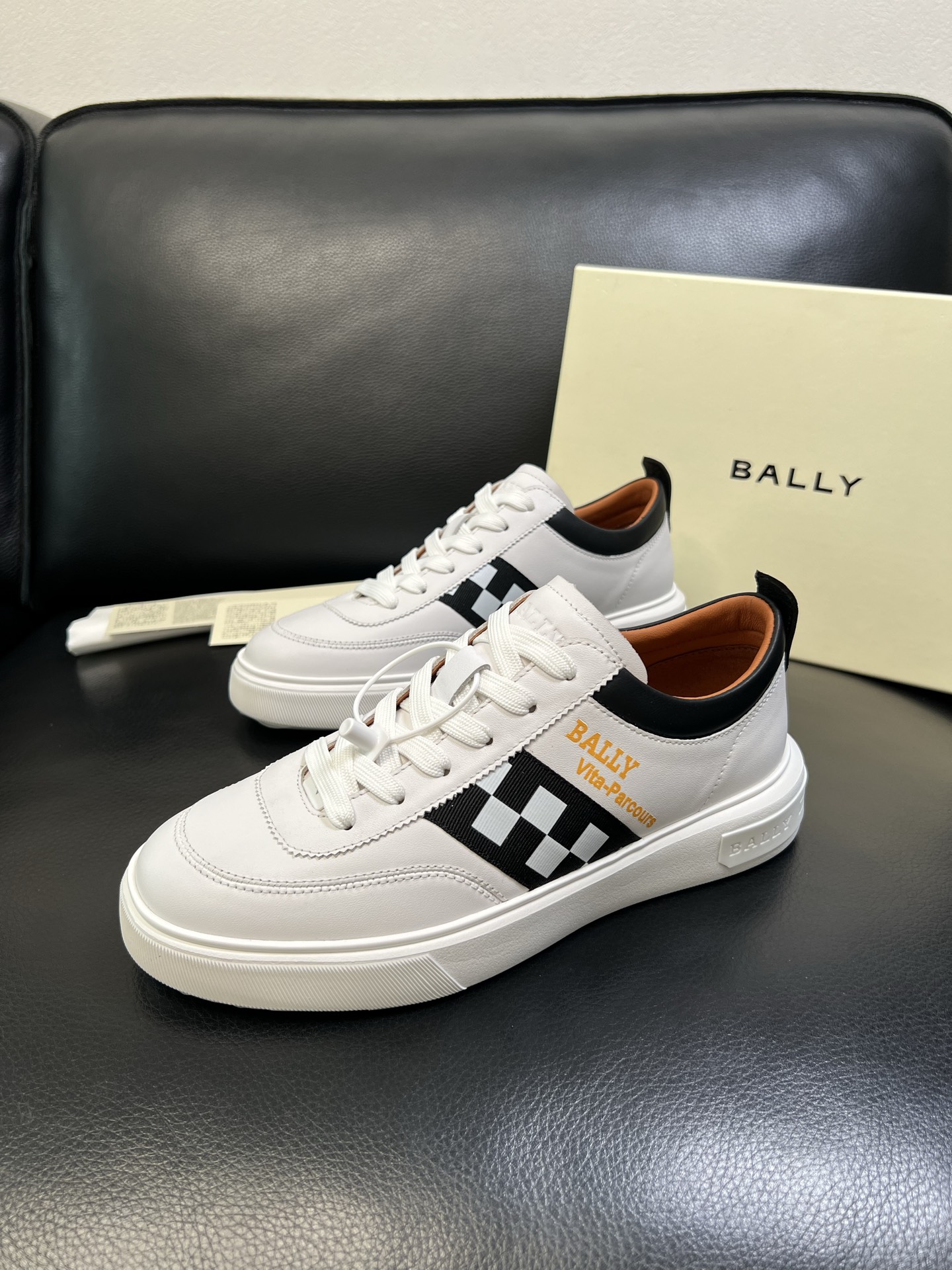 BALLY 高品质 顶级工艺品 巴利 经典配色专柜同步，鞋面意大利进口牛皮面料，进口水染牛皮里垫 ，鞋底