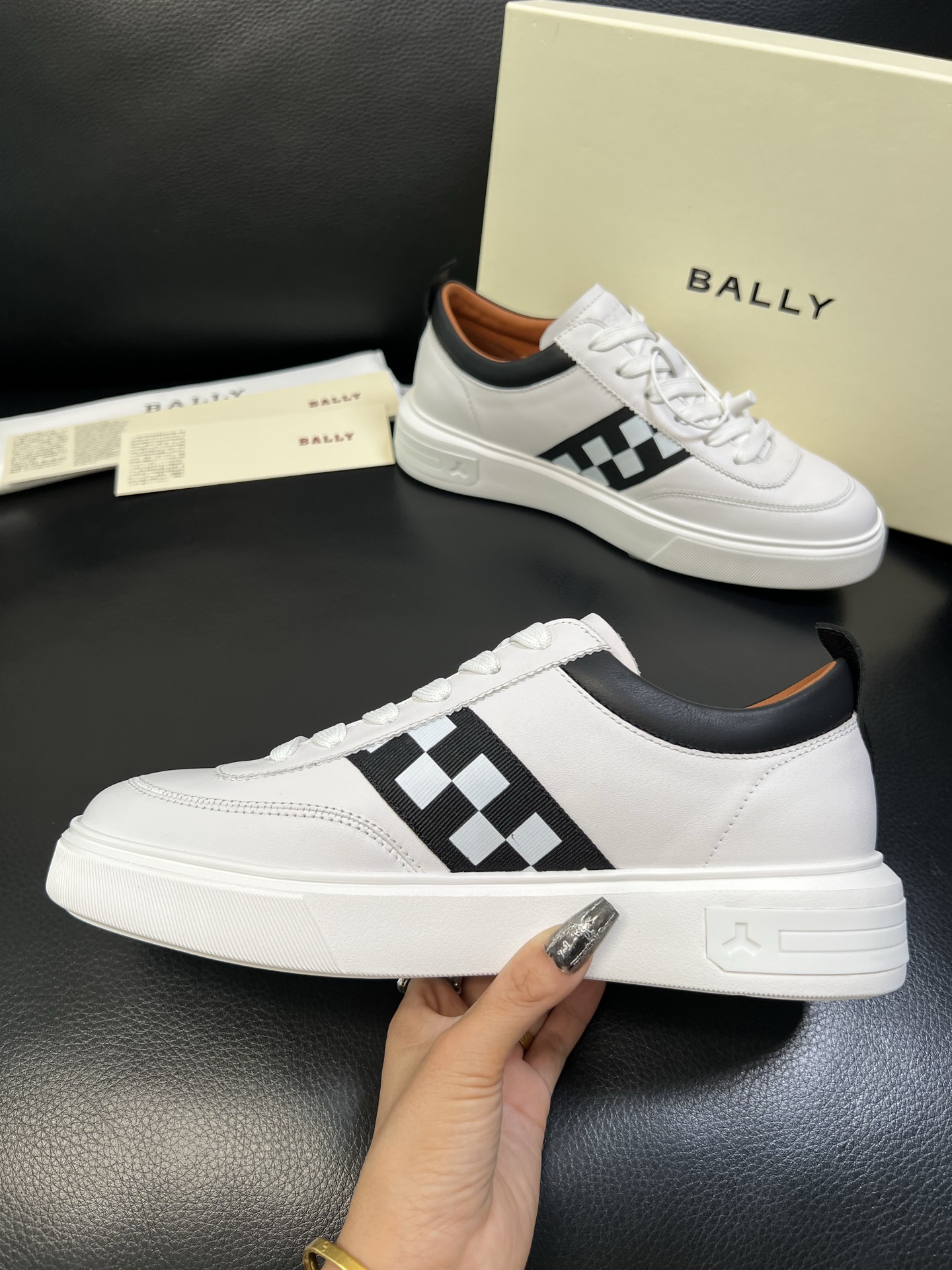 BALLY 高品质 顶级工艺品 巴利 经典配色专柜同步，鞋面意大利进口牛皮面料，进口水染牛皮里垫 ，鞋底