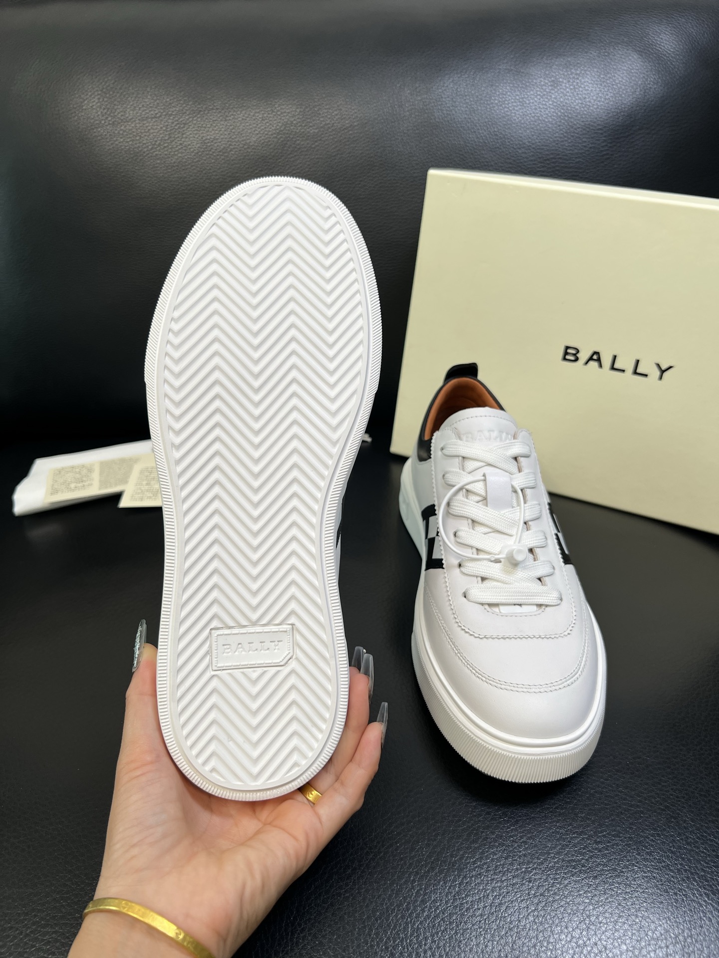 BALLY 高品质 顶级工艺品 巴利 经典配色专柜同步，鞋面意大利进口牛皮面料，进口水染牛皮里垫 ，鞋底