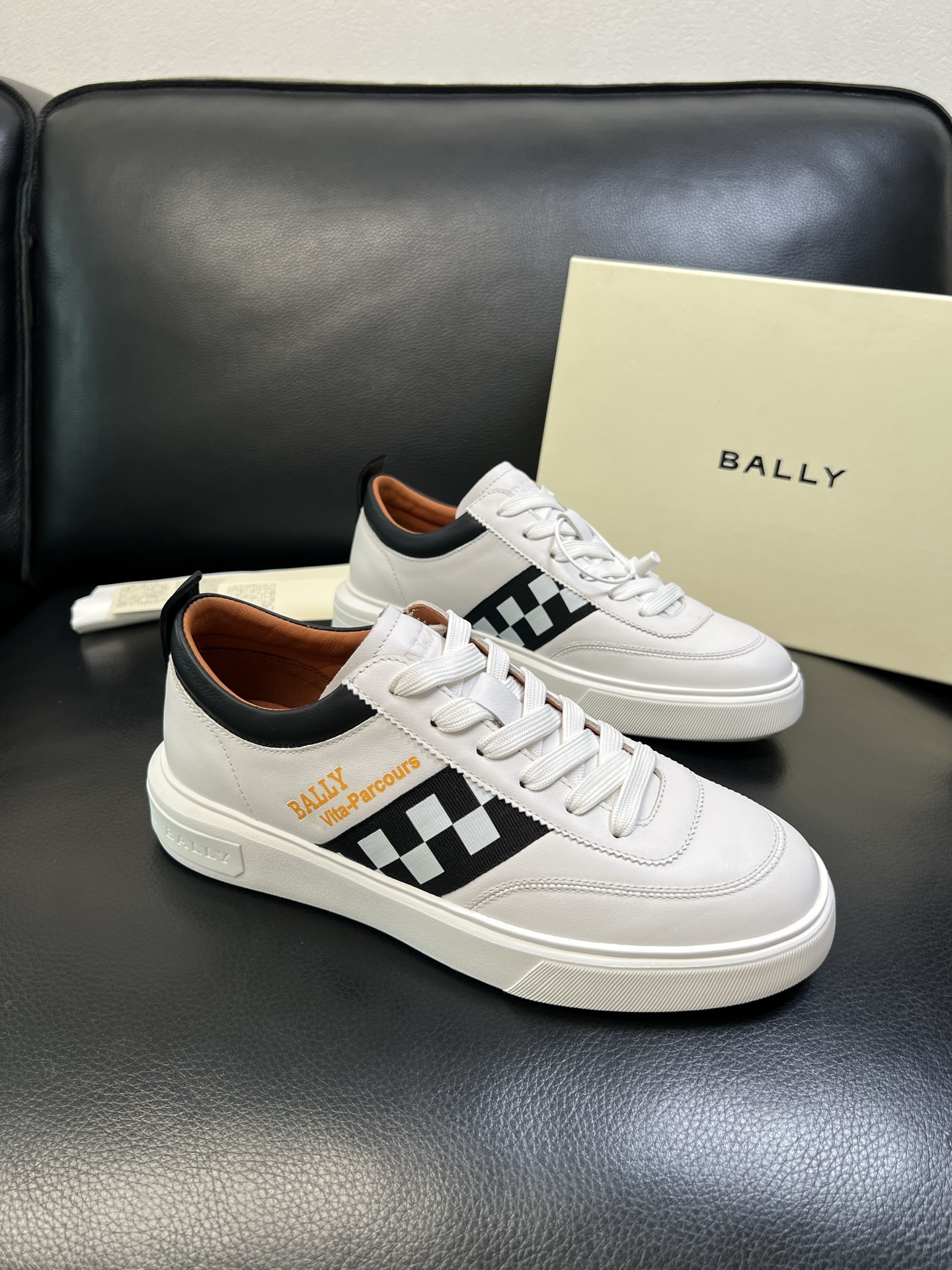 BALLY 高品质 顶级工艺品 巴利 经典配色专柜同步，鞋面意大利进口牛皮面料，进口水染牛皮里垫 ，鞋底