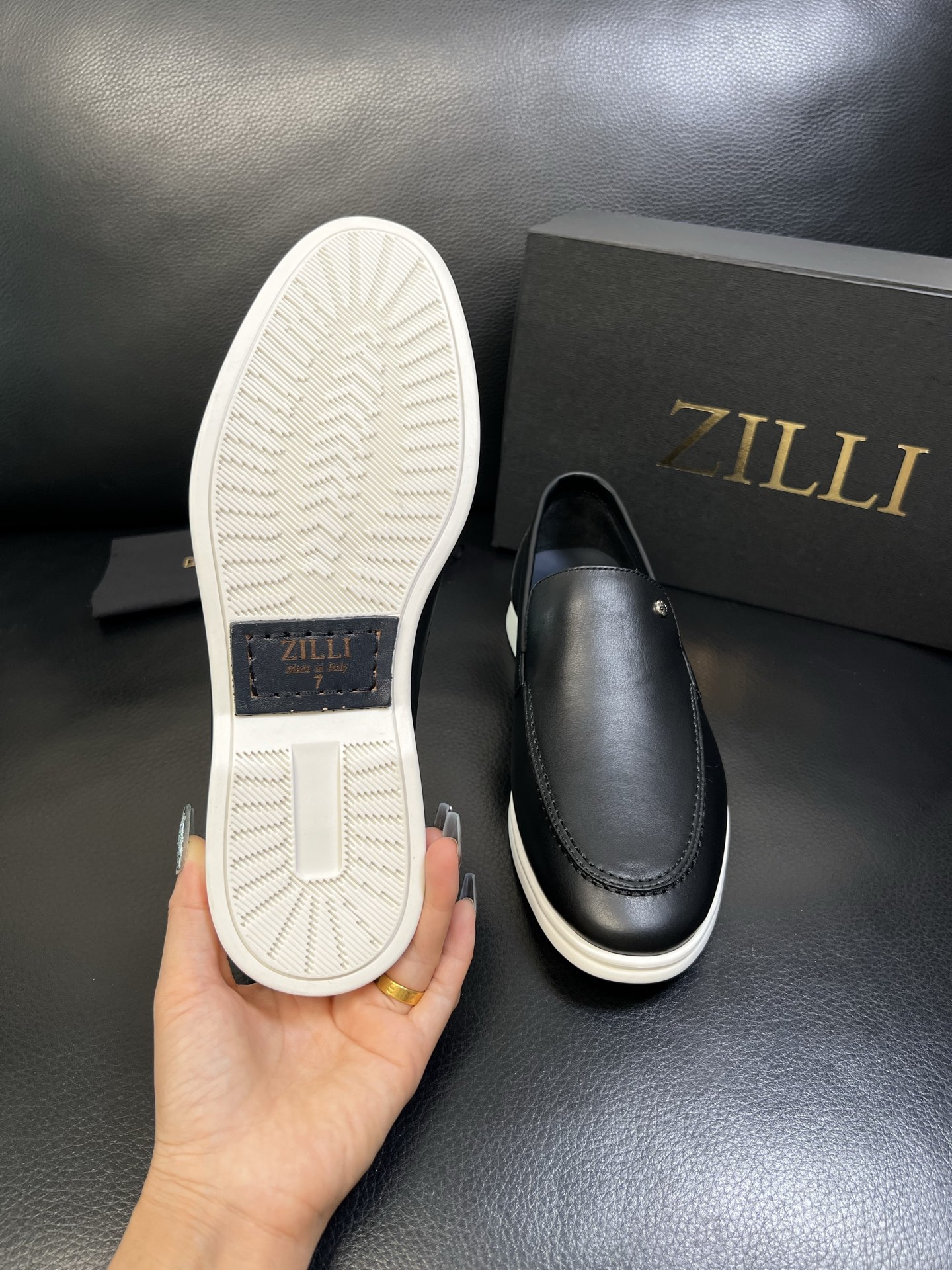 ZILLI 高品质 顶级工艺品 专柜同步发售原厂配置，意大利进口原版牛皮面料，进口水染牛里 ，鞋底：原厂