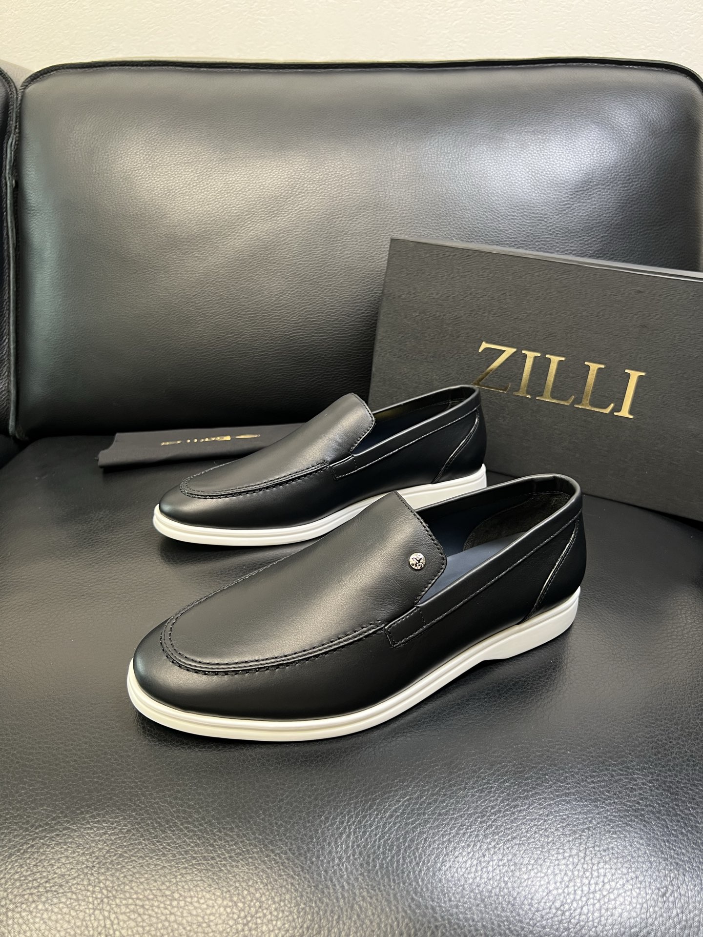 ZILLI 高品质 顶级工艺品 专柜同步发售原厂配置，意大利进口原版牛皮面料，进口水染牛里 ，鞋底：原厂