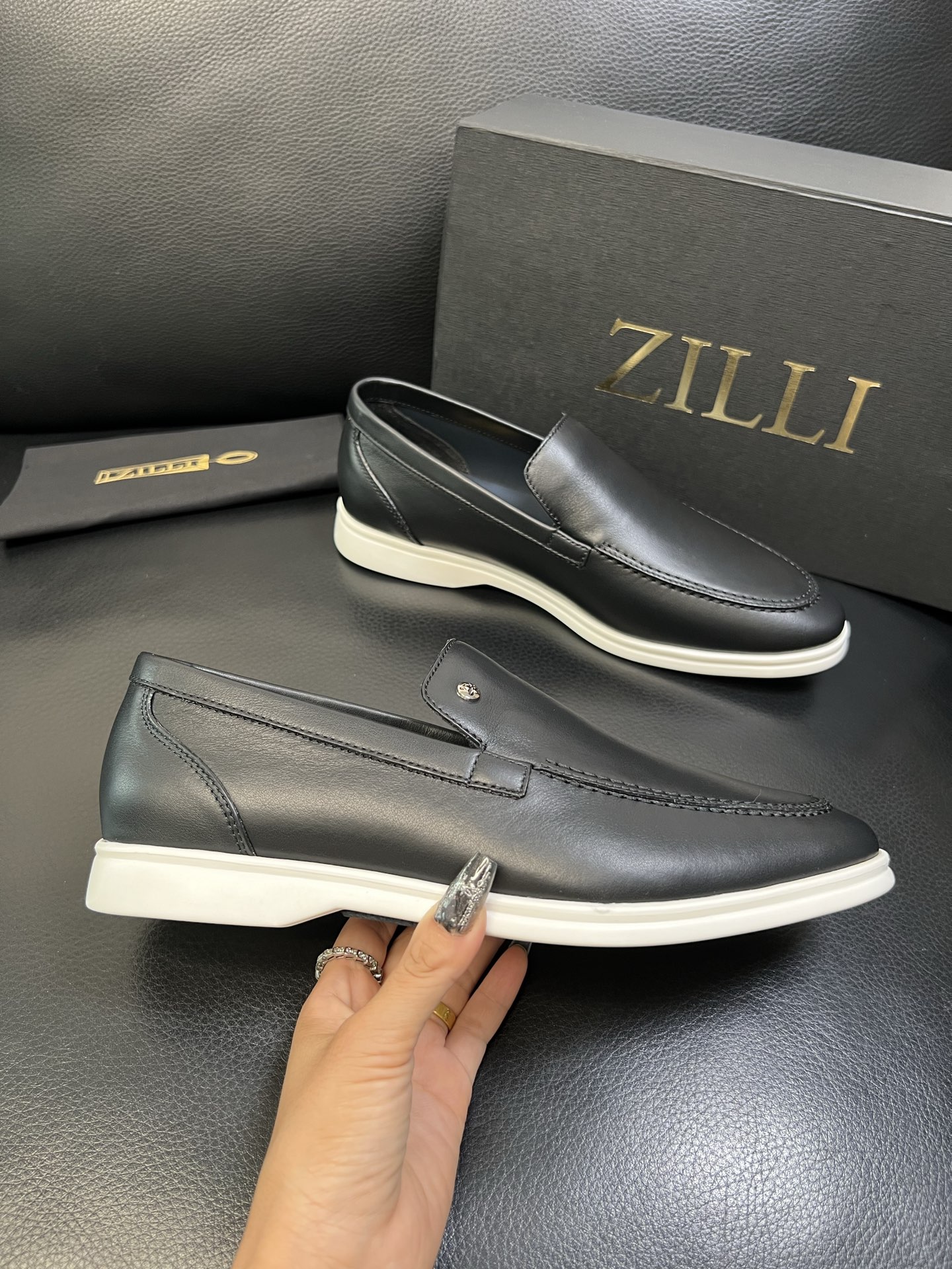 ZILLI 高品质 顶级工艺品 专柜同步发售原厂配置，意大利进口原版牛皮面料，进口水染牛里 ，鞋底：原厂