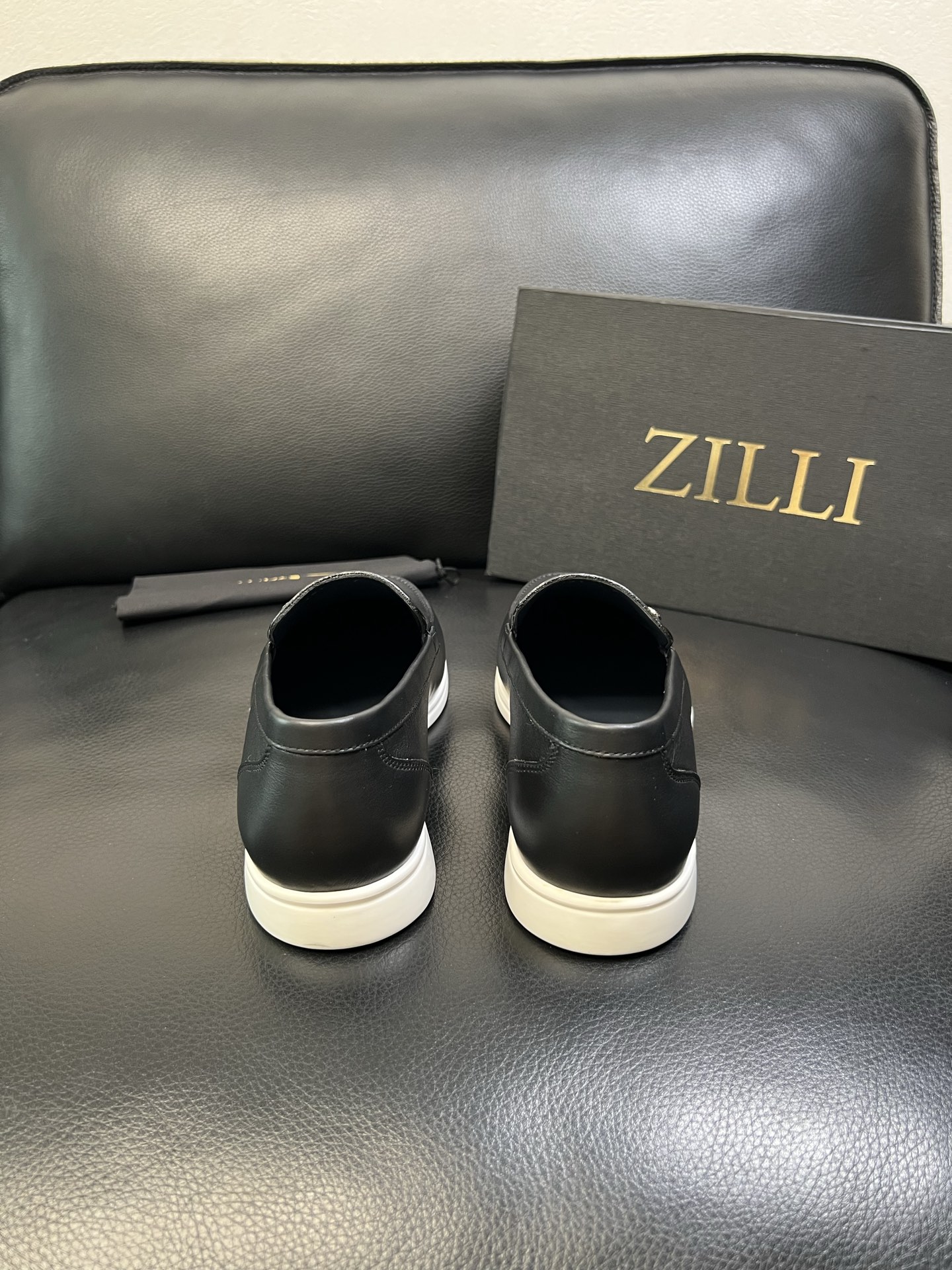 ZILLI 高品质 顶级工艺品 专柜同步发售原厂配置，意大利进口原版牛皮面料，进口水染牛里 ，鞋底：原厂