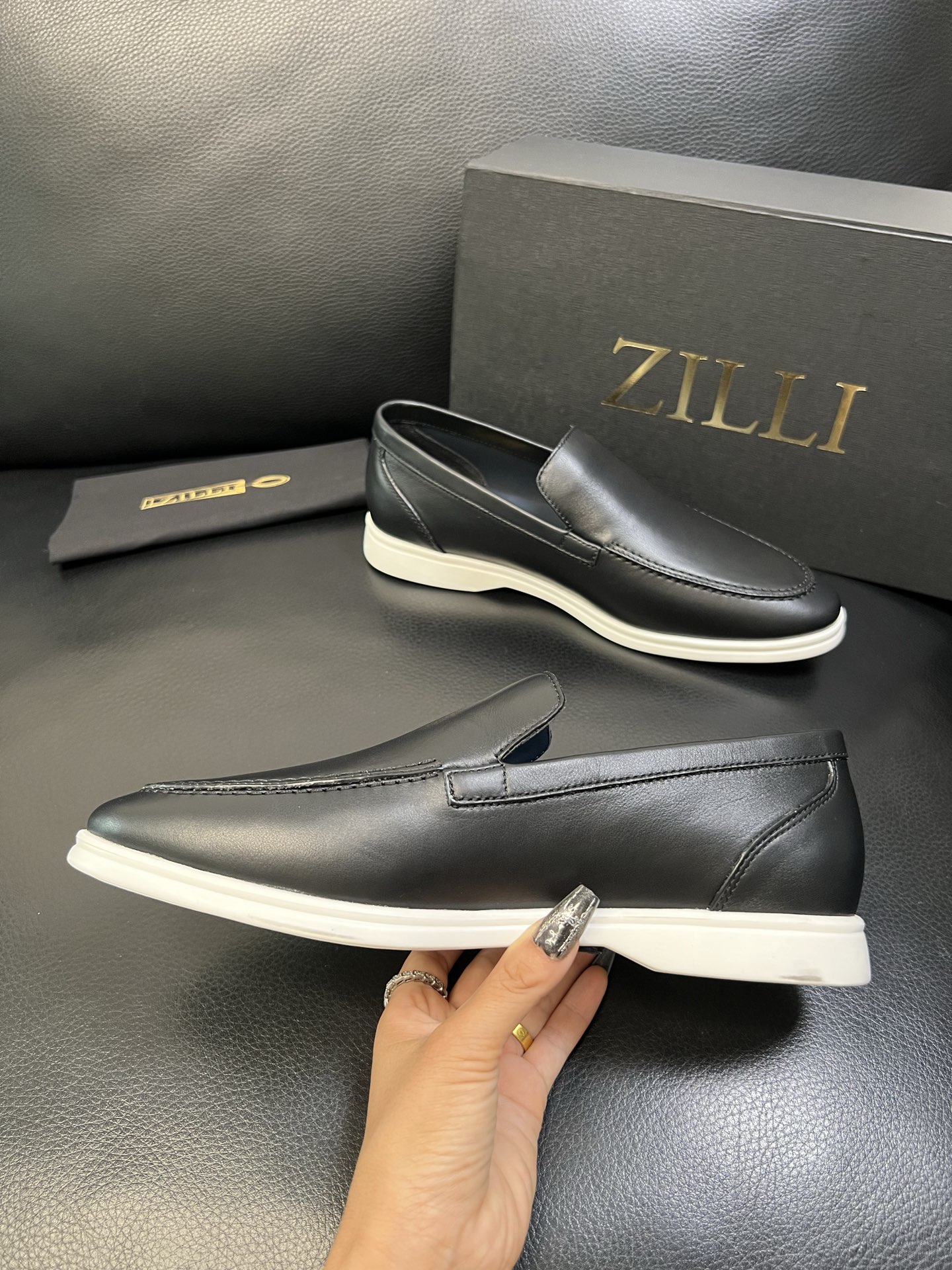 ZILLI 高品质 顶级工艺品 专柜同步发售原厂配置，意大利进口原版牛皮面料，进口水染牛里 ，鞋底：原厂