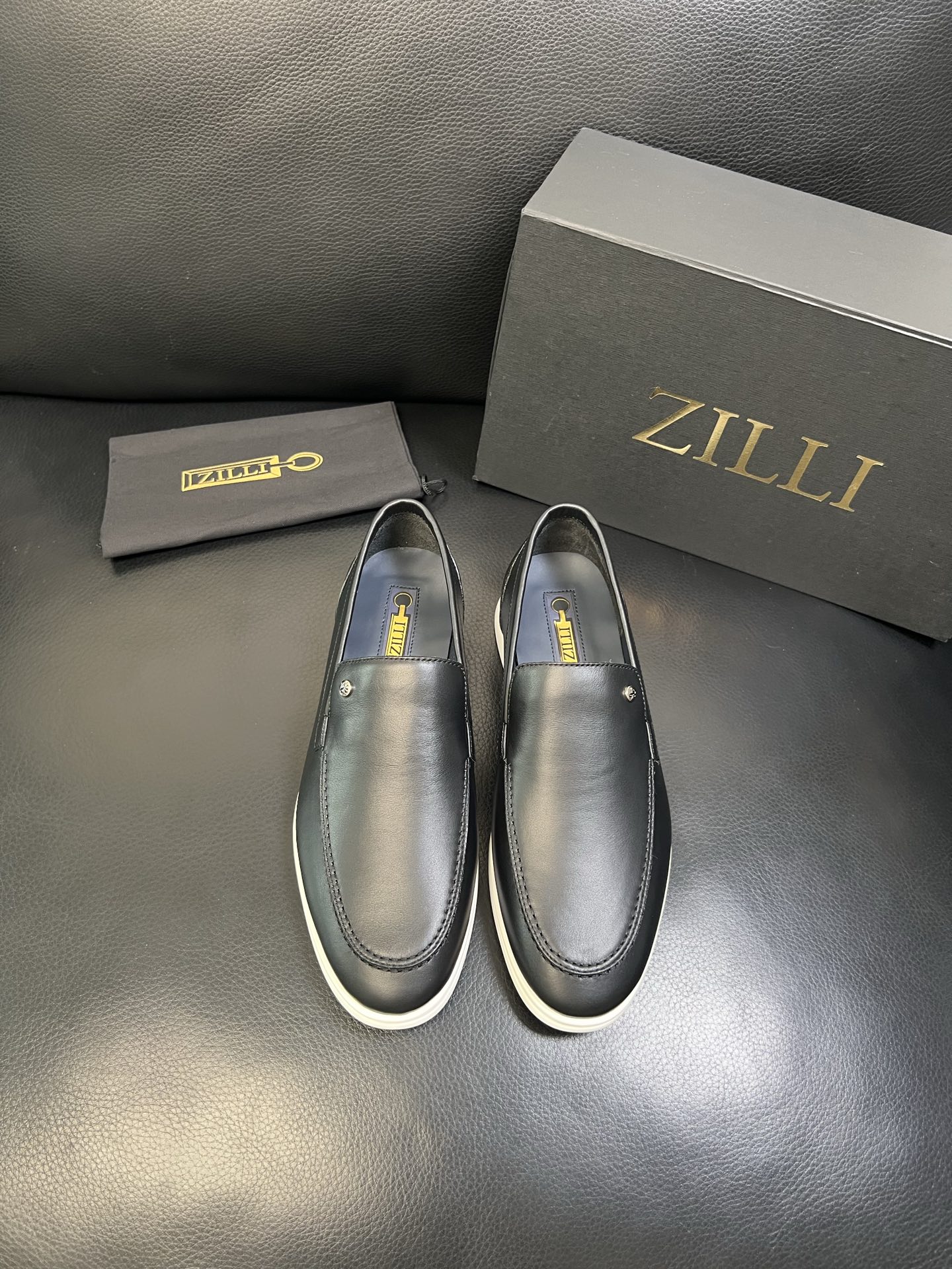 ZILLI 高品质 顶级工艺品 专柜同步发售原厂配置，意大利进口原版牛皮面料，进口水染牛里 ，鞋底：原厂
