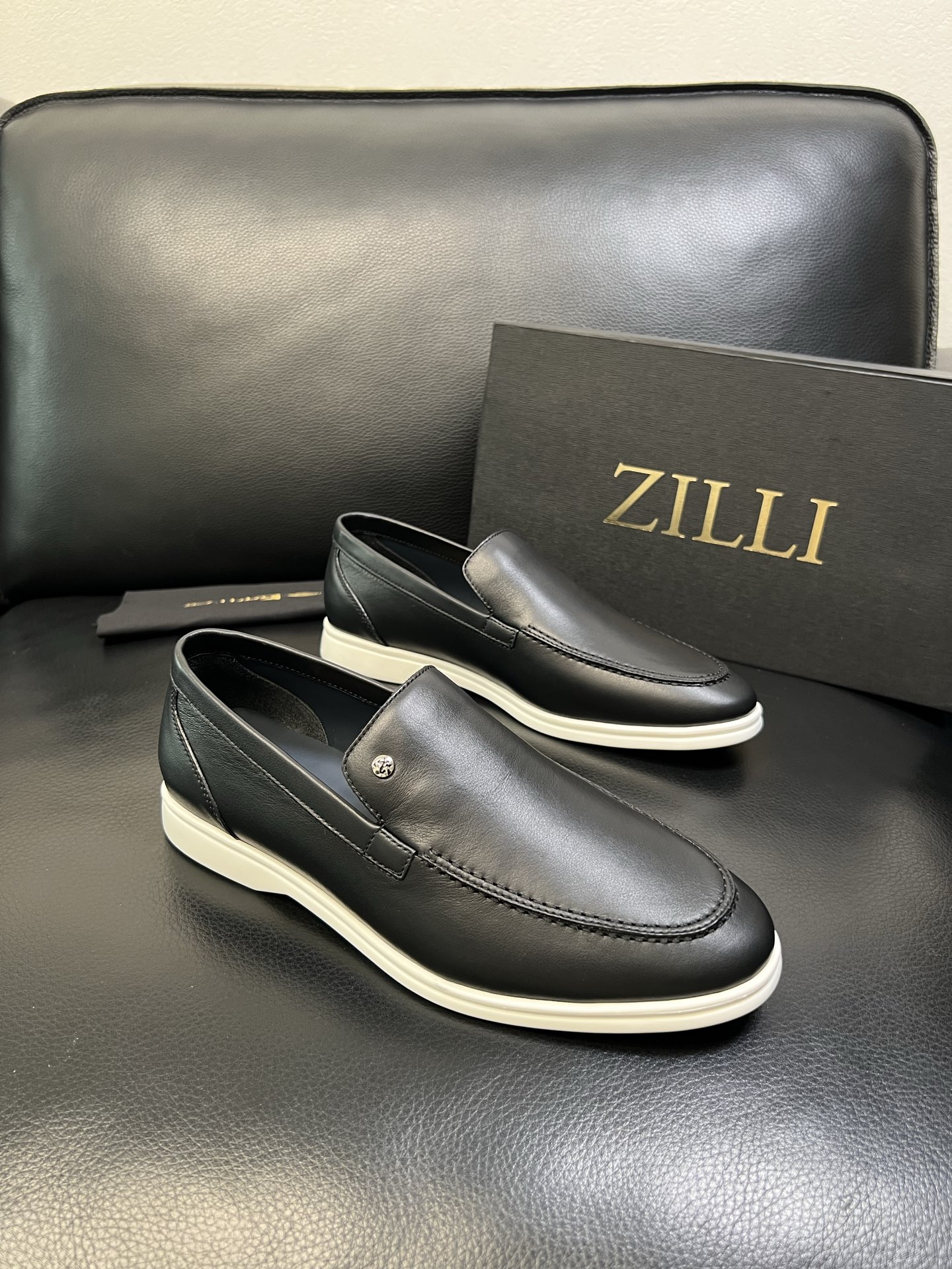 ZILLI 高品质 顶级工艺品 专柜同步发售原厂配置，意大利进口原版牛皮面料，进口水染牛里 ，鞋底：原厂