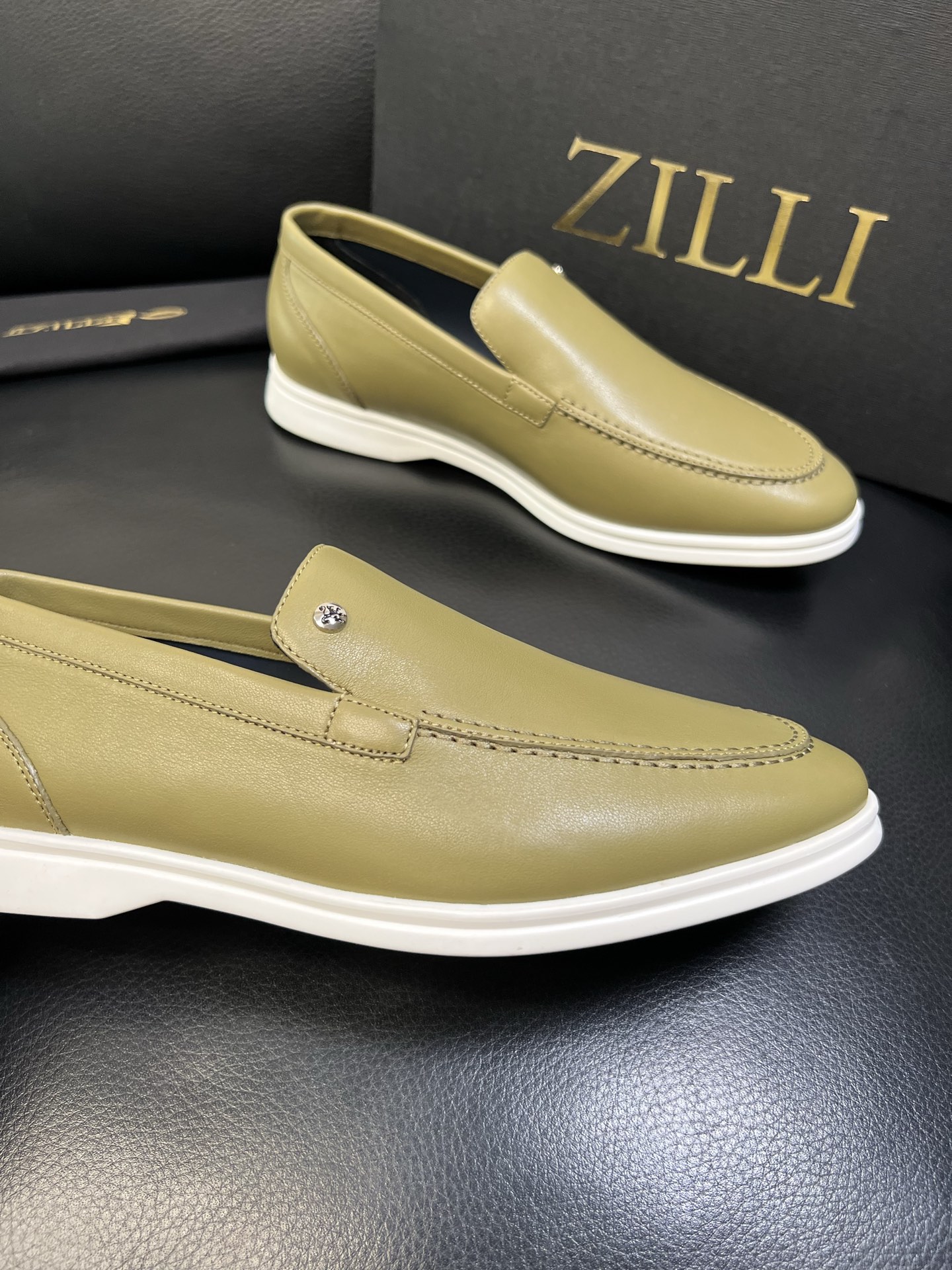 ZILLI 高品质 顶级工艺品 专柜同步发售原厂配置，意大利进口原版牛皮面料，进口水染牛里 ，鞋底：原厂