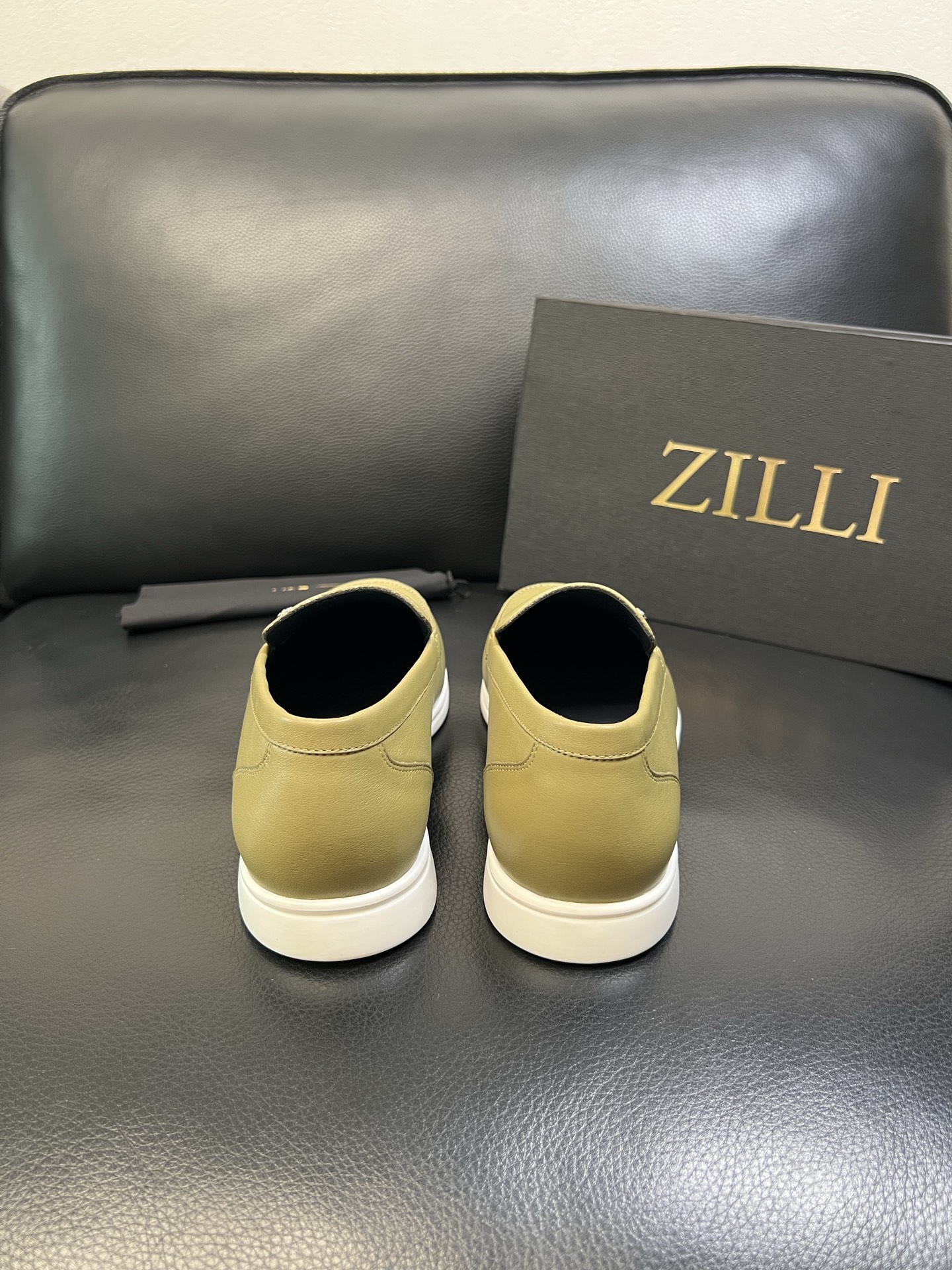 ZILLI 高品质 顶级工艺品 专柜同步发售原厂配置，意大利进口原版牛皮面料，进口水染牛里 ，鞋底：原厂