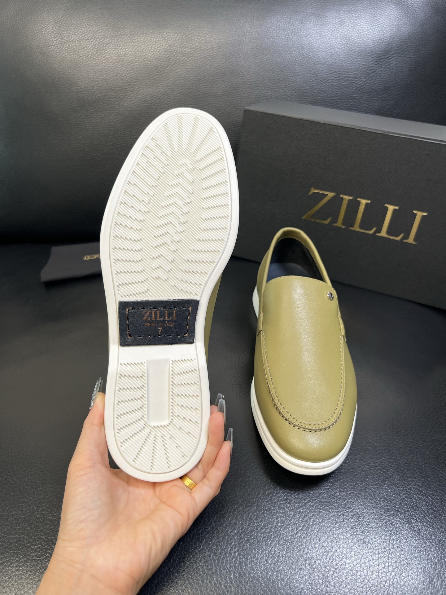 ZILLI 高品质 顶级工艺品 专柜同步发售原厂配置，意大利进口原版牛皮面料，进口水染牛里 ，鞋底：原厂