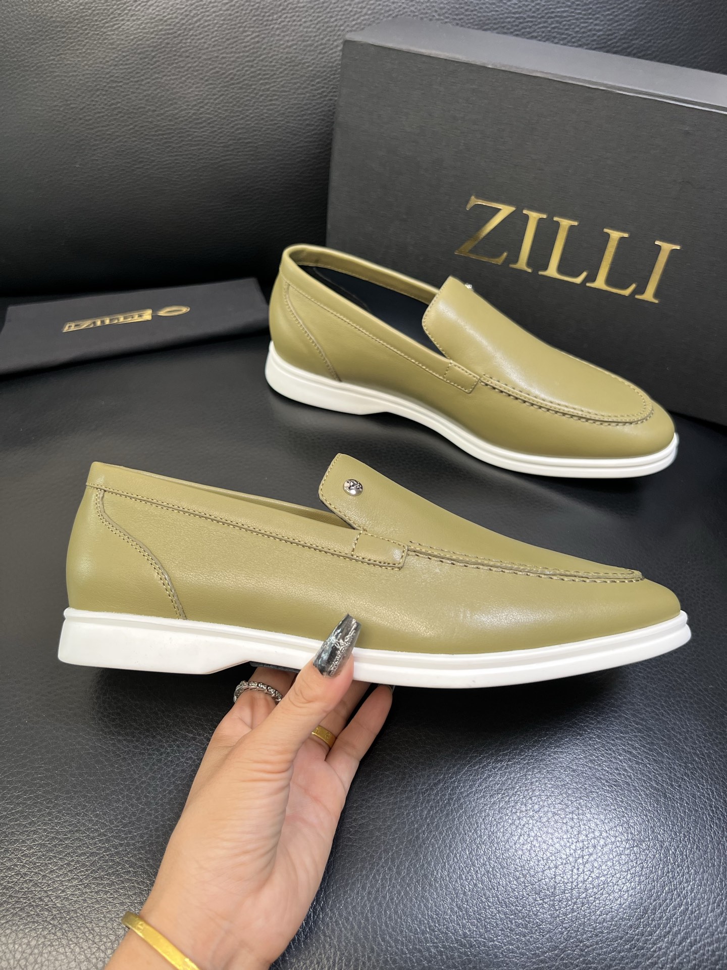 ZILLI 高品质 顶级工艺品 专柜同步发售原厂配置，意大利进口原版牛皮面料，进口水染牛里 ，鞋底：原厂