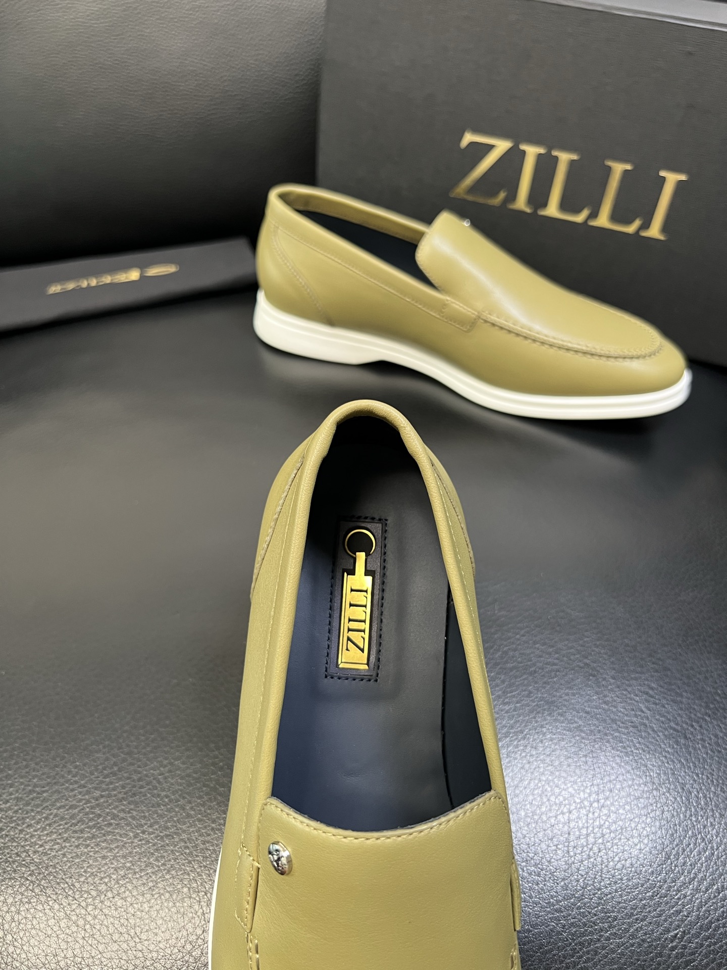 ZILLI 高品质 顶级工艺品 专柜同步发售原厂配置，意大利进口原版牛皮面料，进口水染牛里 ，鞋底：原厂