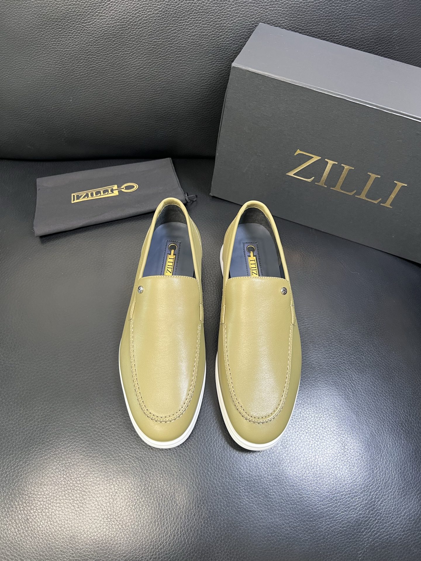 ZILLI 高品质 顶级工艺品 专柜同步发售原厂配置，意大利进口原版牛皮面料，进口水染牛里 ，鞋底：原厂