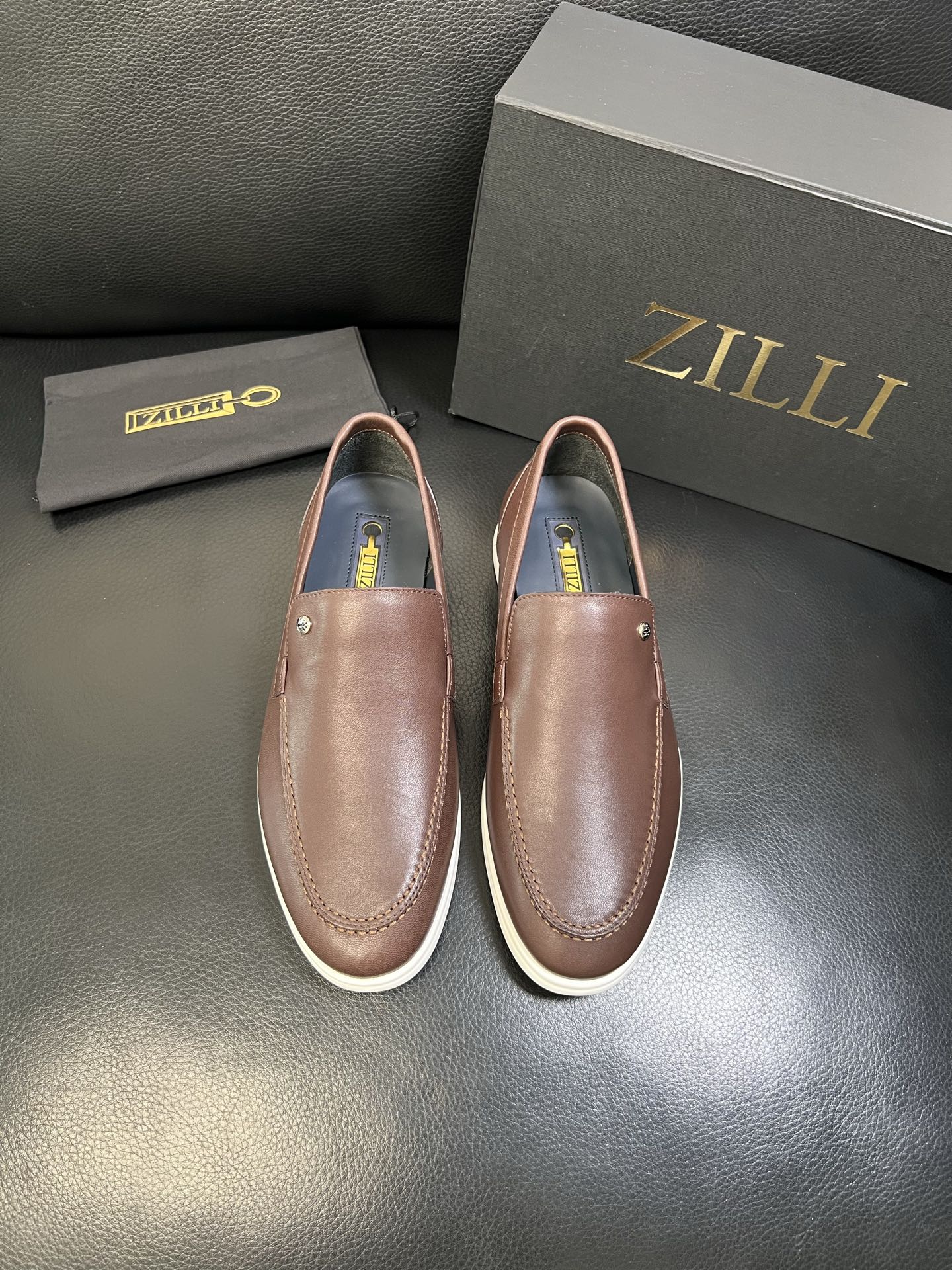 ZILLI 高品质 顶级工艺品 专柜同步发售原厂配置，意大利进口原版牛皮面料，进口水染牛里 ，鞋底：原厂